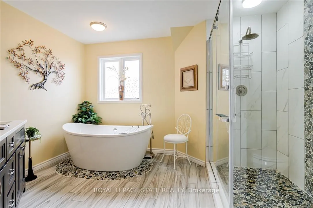 Photo 28 of 82 Vansickle Road, St. Catharines, Rykert/Vansickle — HOMEH
