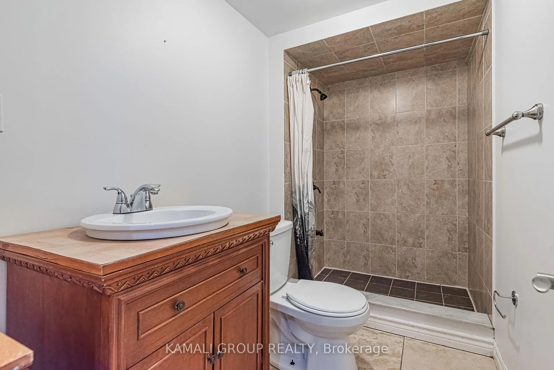 Photo 14 of Unit MAIN, 77 Ecclestone Drive, Brampton, Brampton West — HOMEH