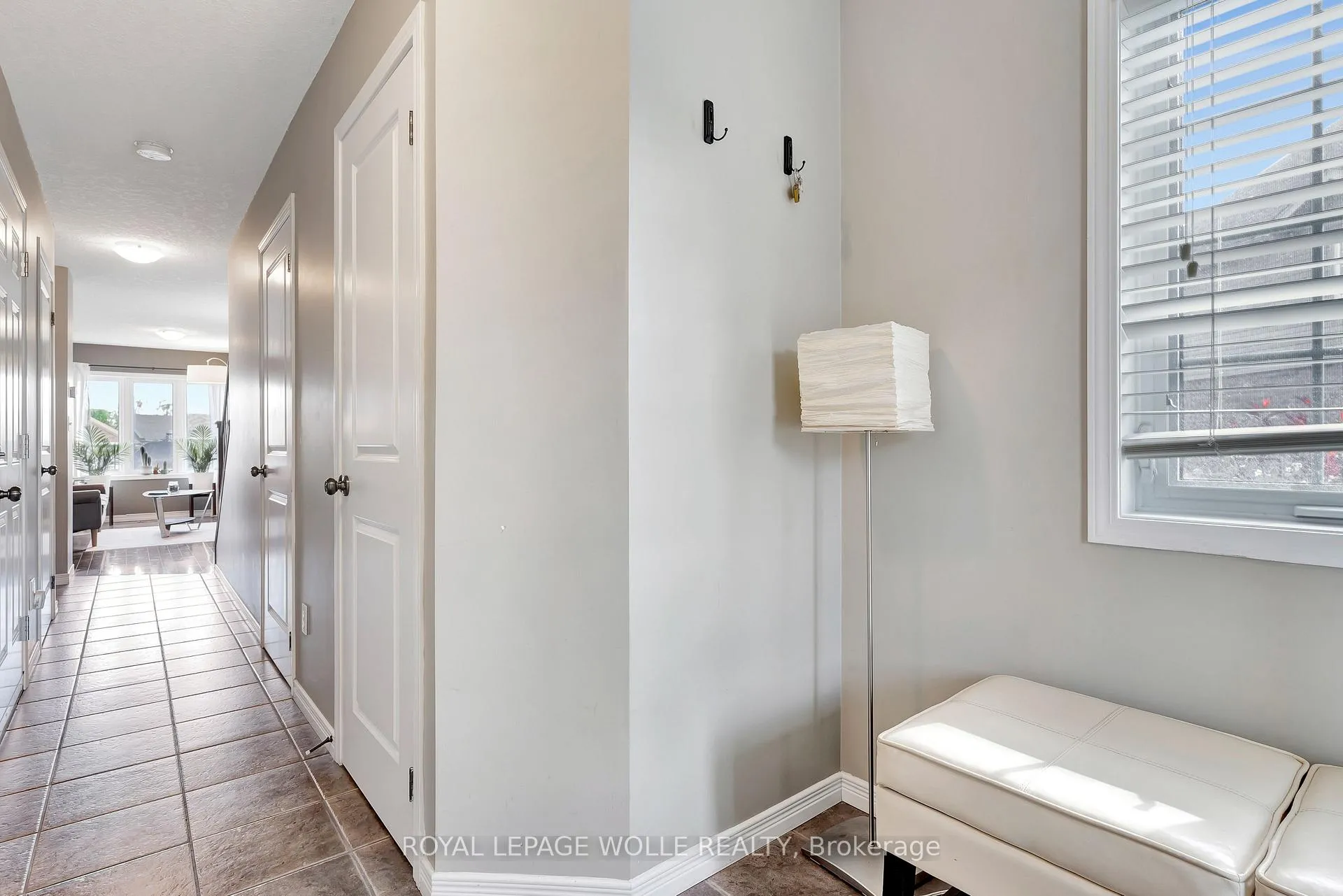 Photo 5 of 935 Zeller Crescent, Kitchener — HOMEH