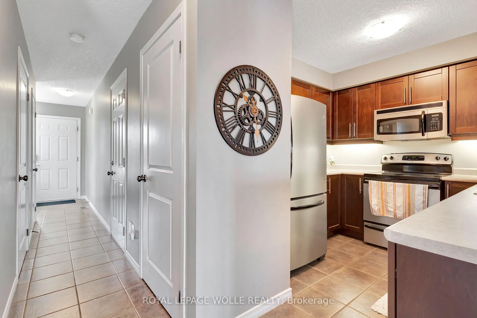 Photo 7 of 935 Zeller Crescent, Kitchener — HOMEH