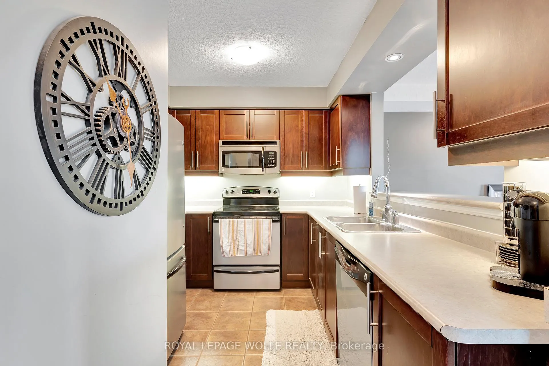 Photo 9 of 935 Zeller Crescent, Kitchener — HOMEH