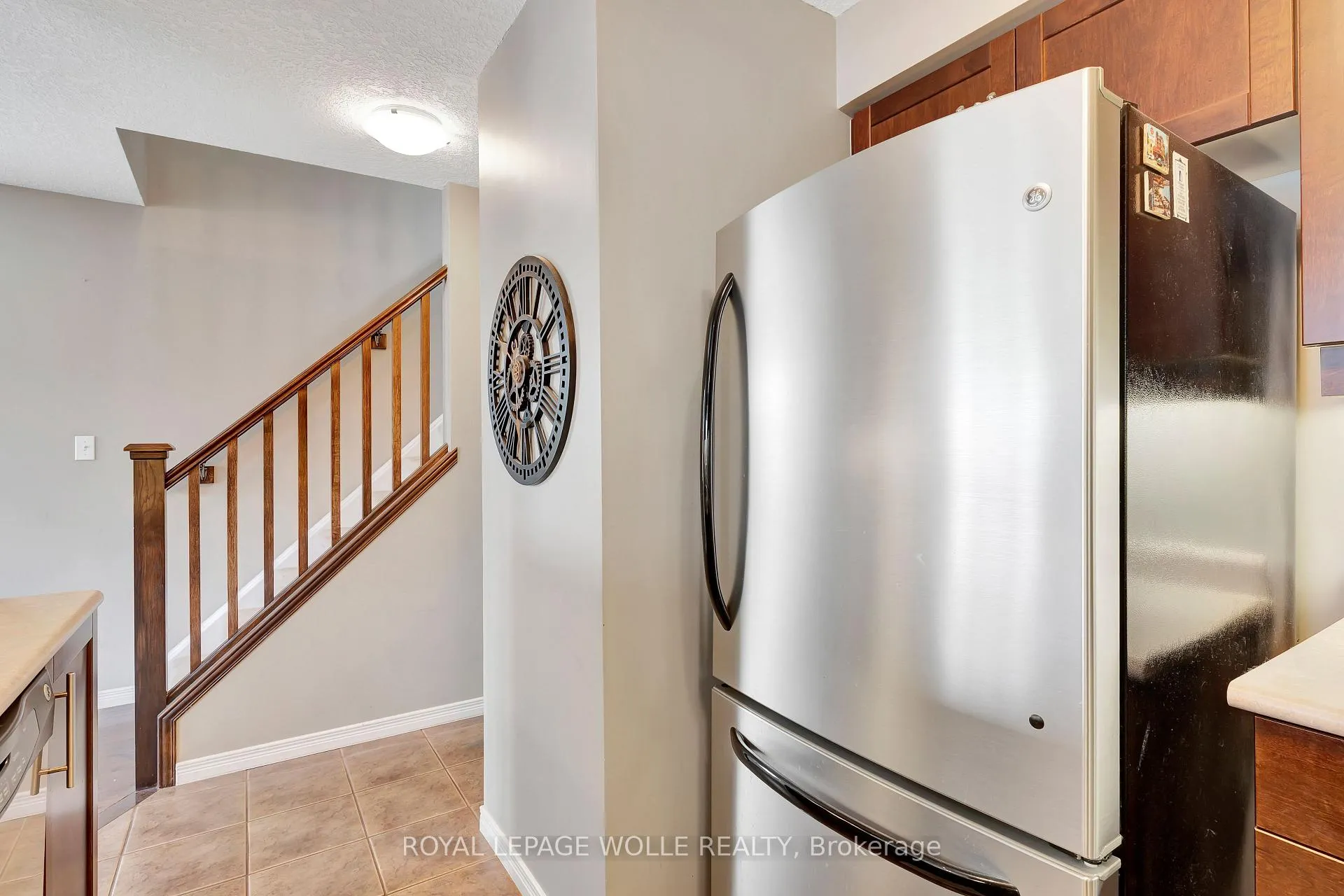 Photo 11 of 935 Zeller Crescent, Kitchener — HOMEH