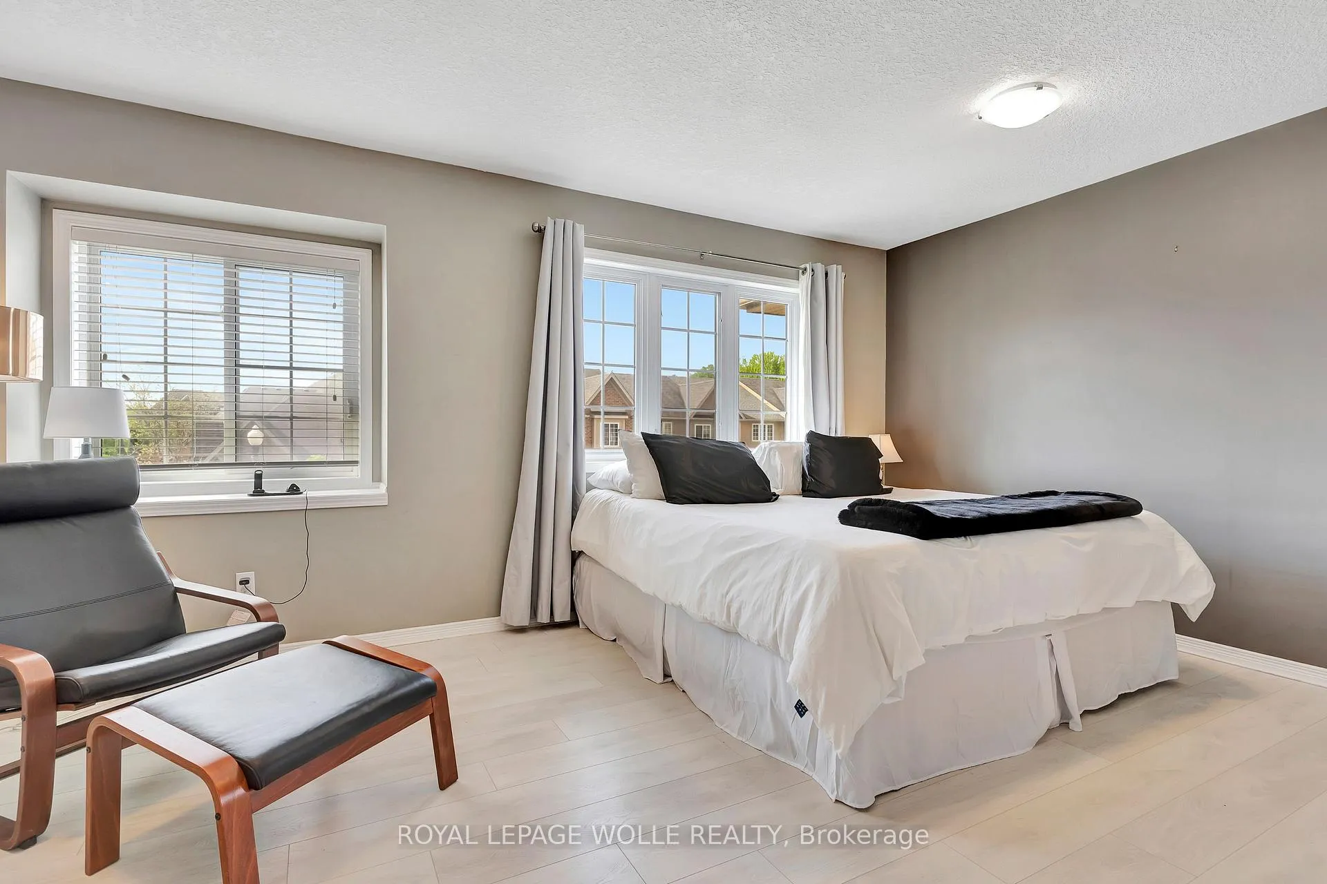 Photo 20 of 935 Zeller Crescent, Kitchener — HOMEH