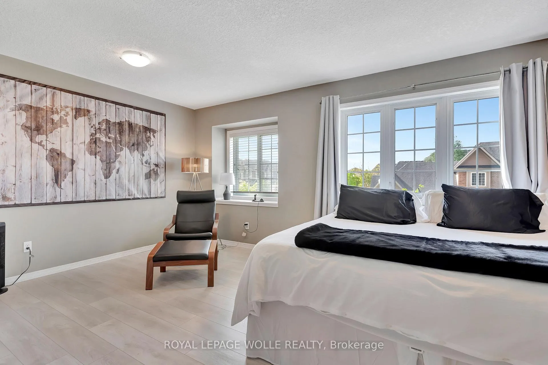 Photo 21 of 935 Zeller Crescent, Kitchener — HOMEH