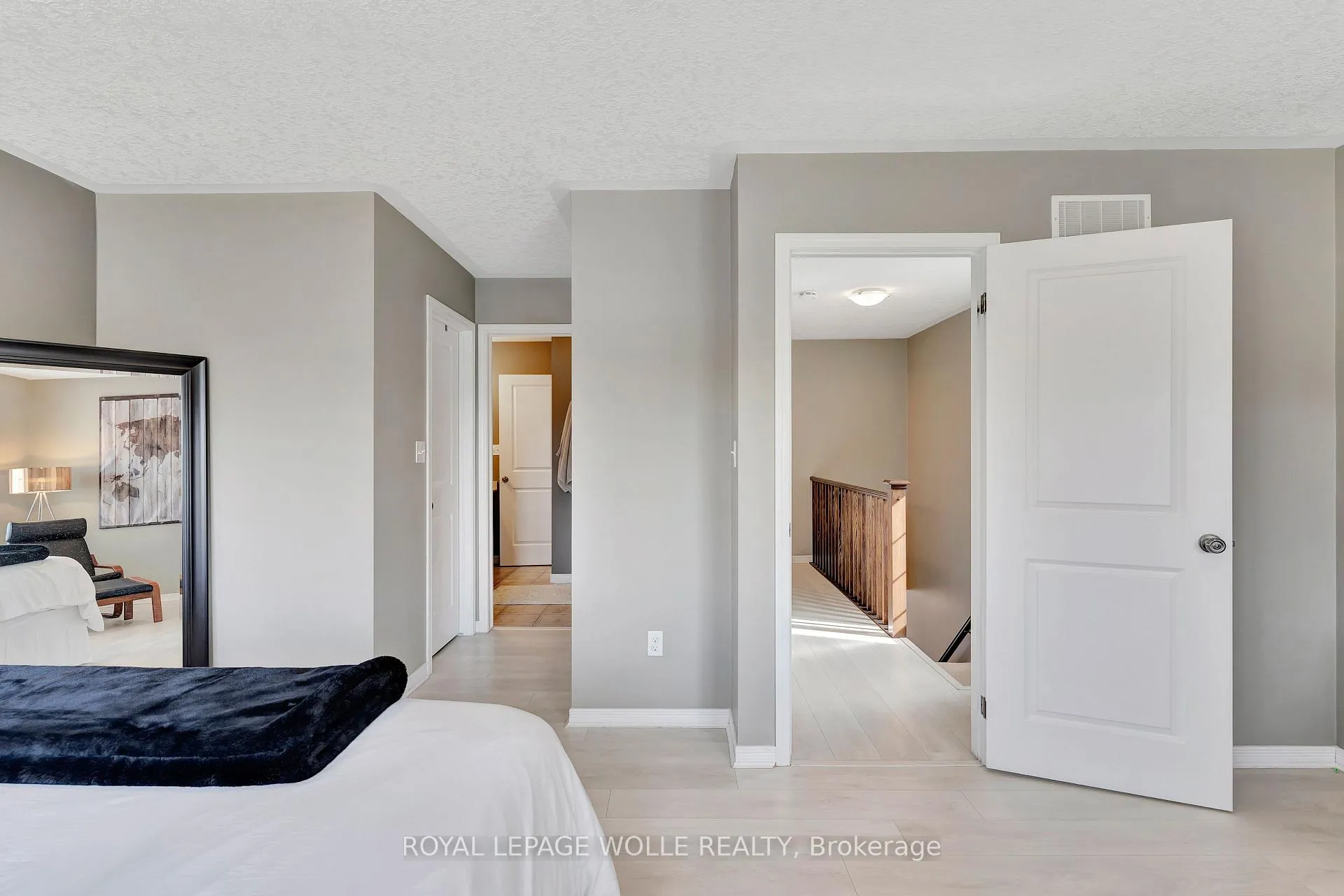 Photo 22 of 935 Zeller Crescent, Kitchener — HOMEH