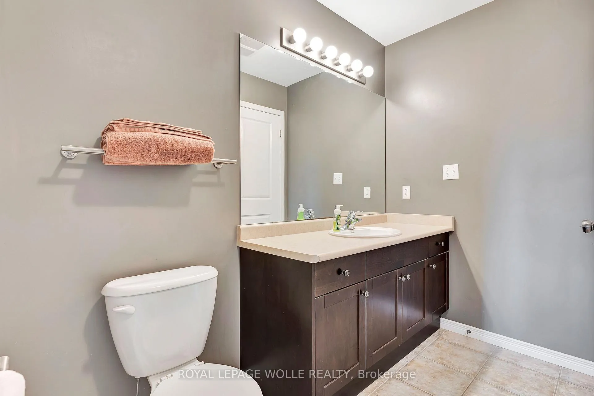 Photo 24 of 935 Zeller Crescent, Kitchener — HOMEH