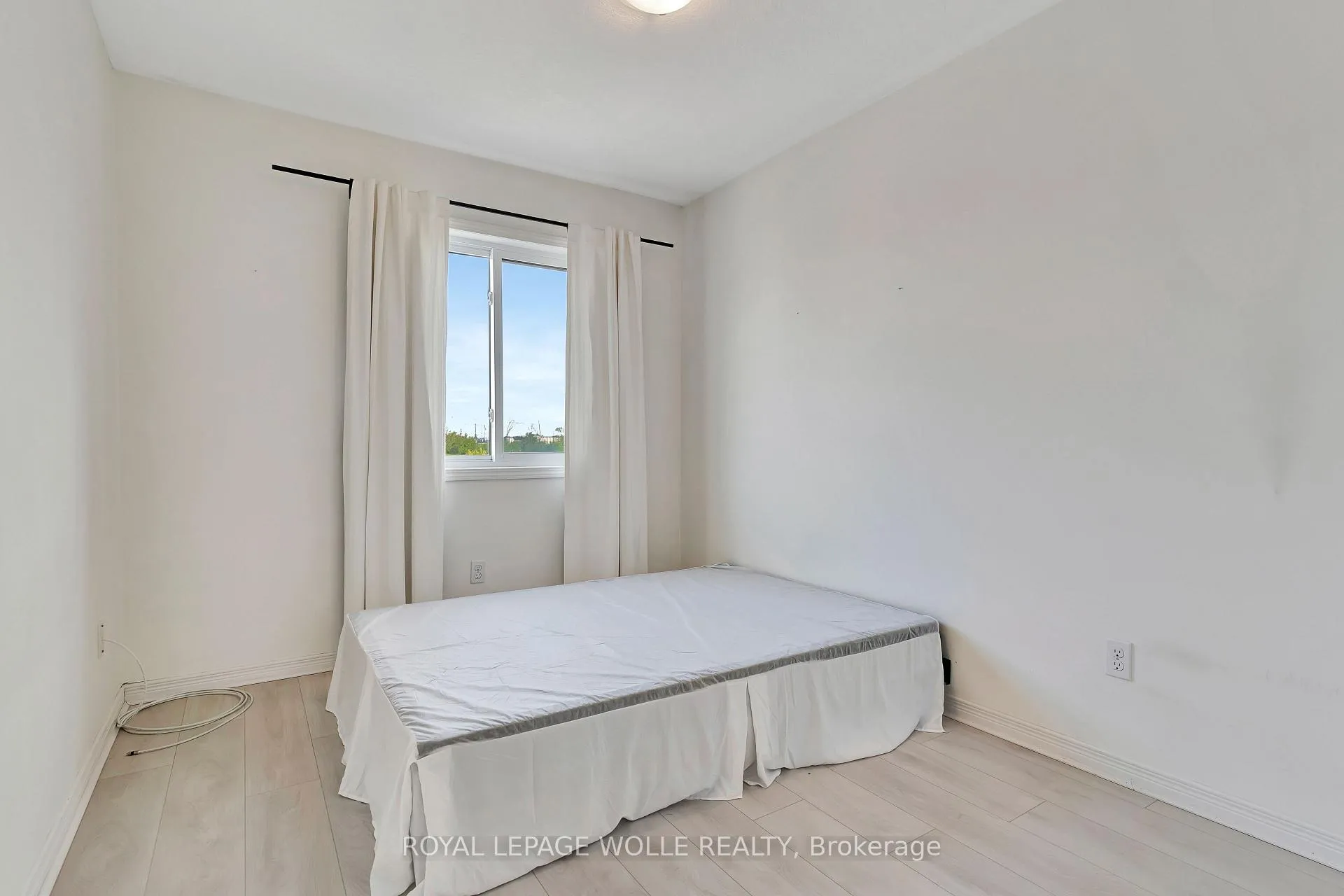 Photo 26 of 935 Zeller Crescent, Kitchener — HOMEH