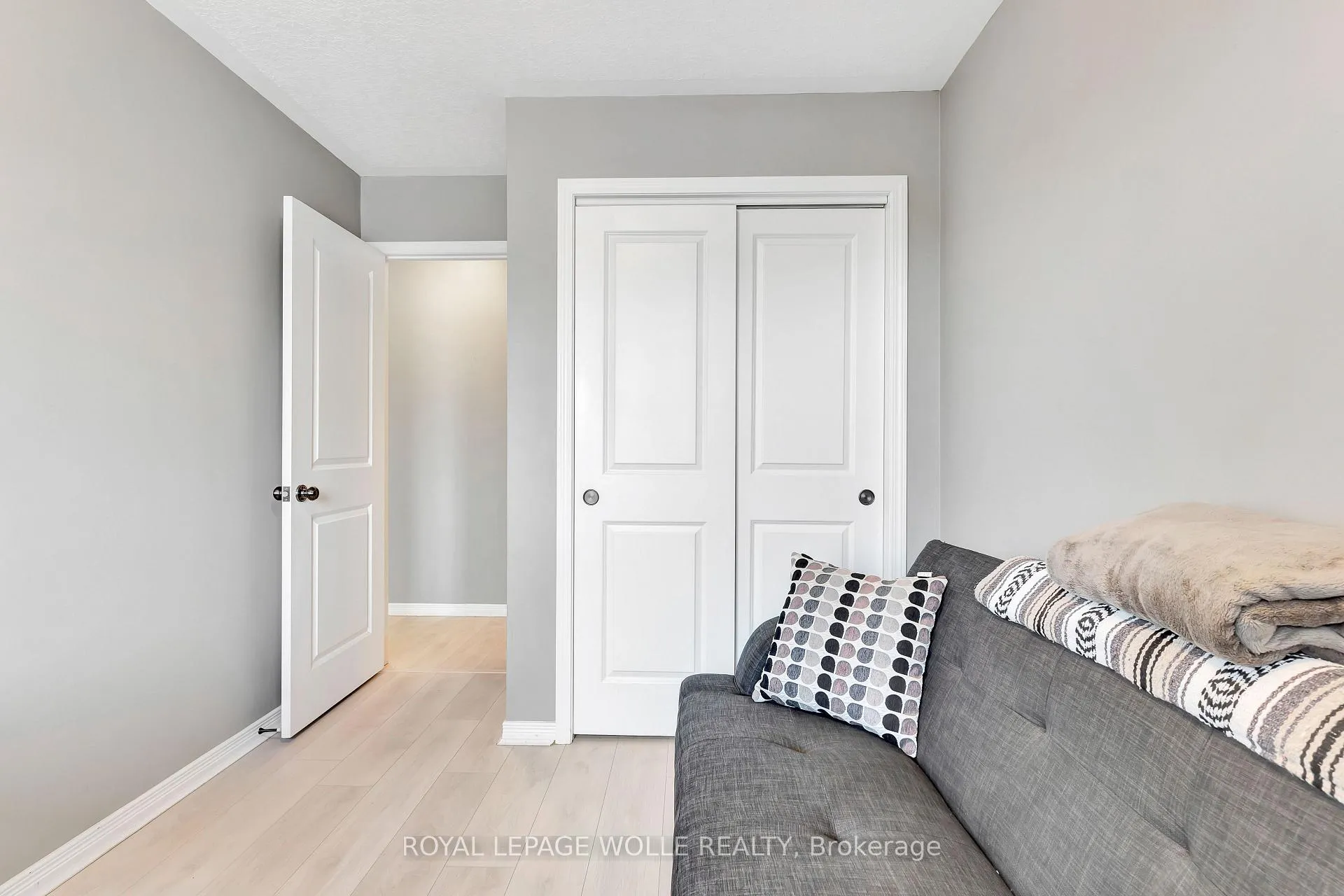 Photo 29 of 935 Zeller Crescent, Kitchener — HOMEH