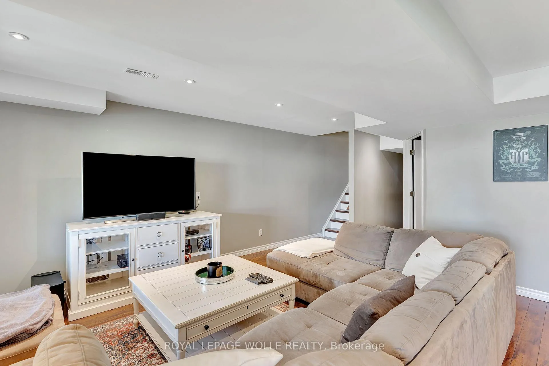 Photo 32 of 935 Zeller Crescent, Kitchener — HOMEH
