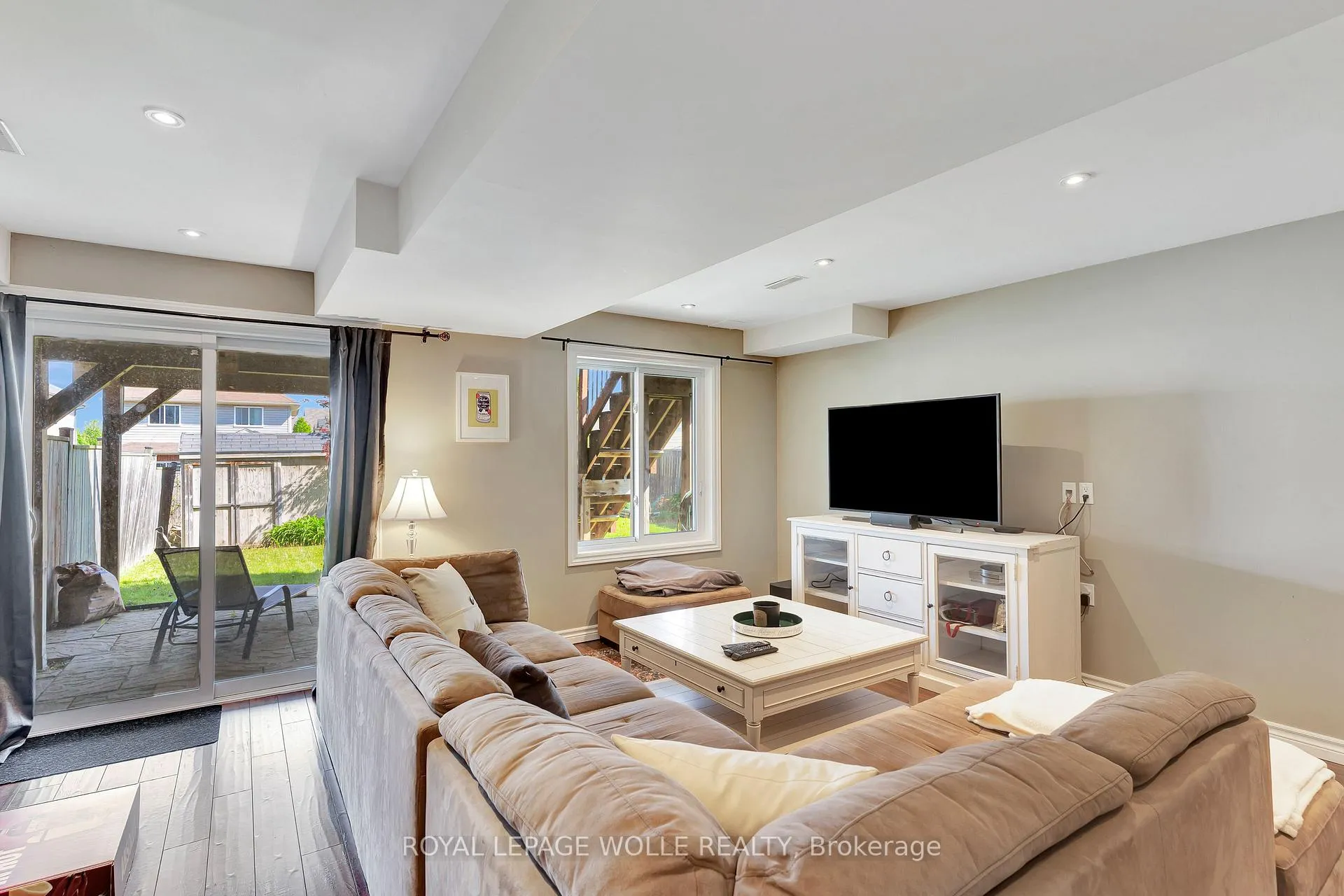 Photo 33 of 935 Zeller Crescent, Kitchener — HOMEH