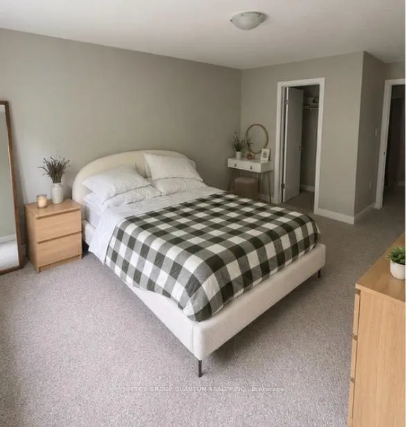 Photo 11 of 912 Robert Ferrie Drive, Kitchener, Doon South — HOMEH
