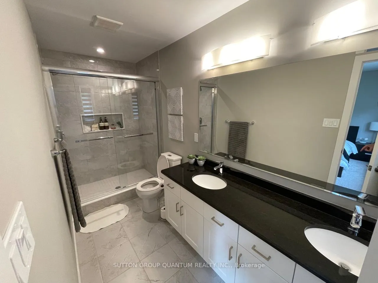 Photo 15 of 912 Robert Ferrie Drive, Kitchener, Doon South — HOMEH