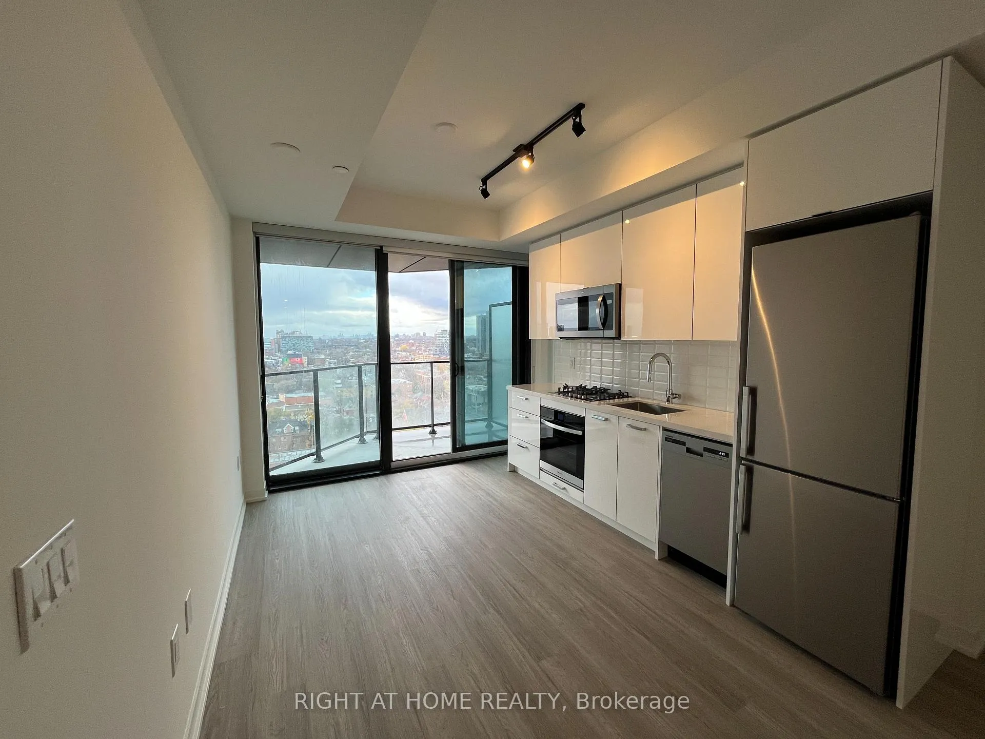 Photo 2 of Unit 1615, 195 McCaul Street, Toronto, Kensington-Chinatown — HOMEH