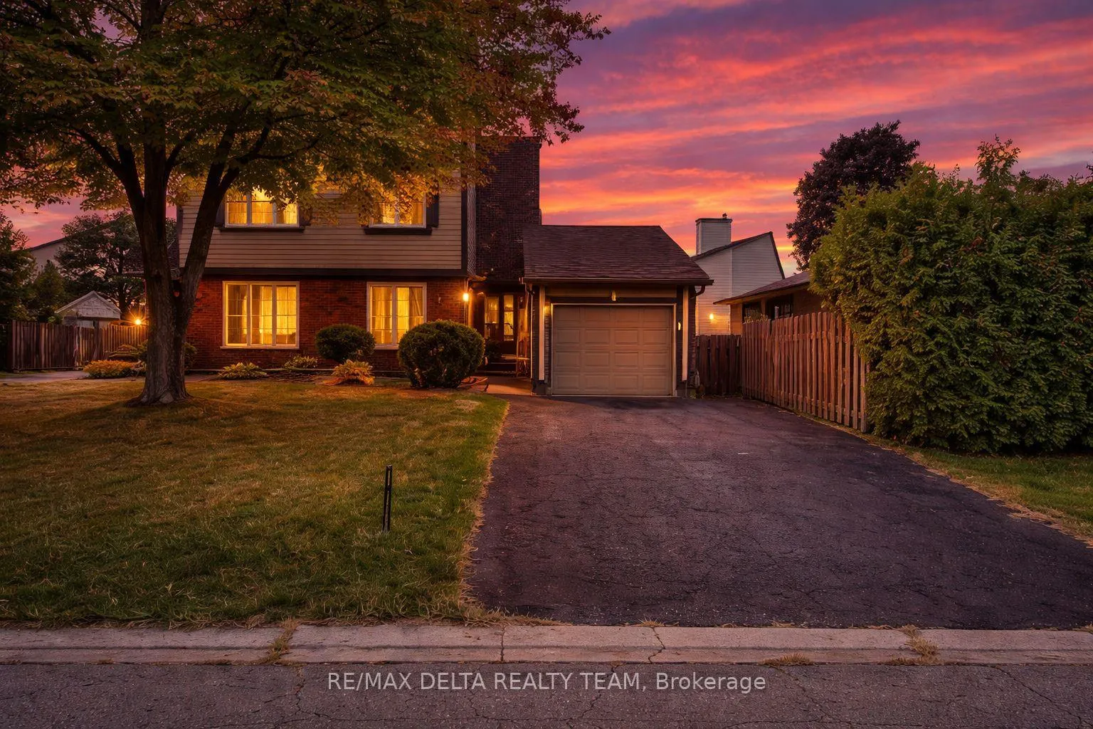 Photo 1 of 427 Mockingbird Drive, Ottawa, Chatelaine Village — HOMEH