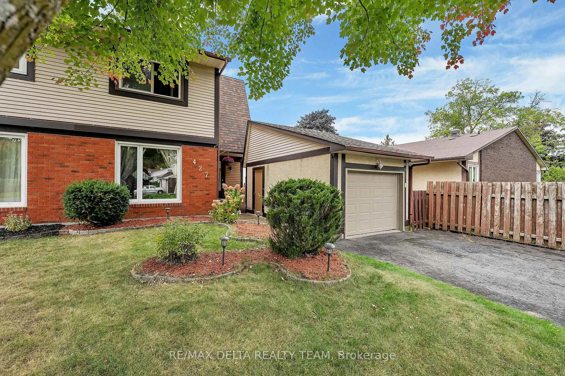 Photo 2 of 427 Mockingbird Drive, Ottawa, Chatelaine Village — HOMEH