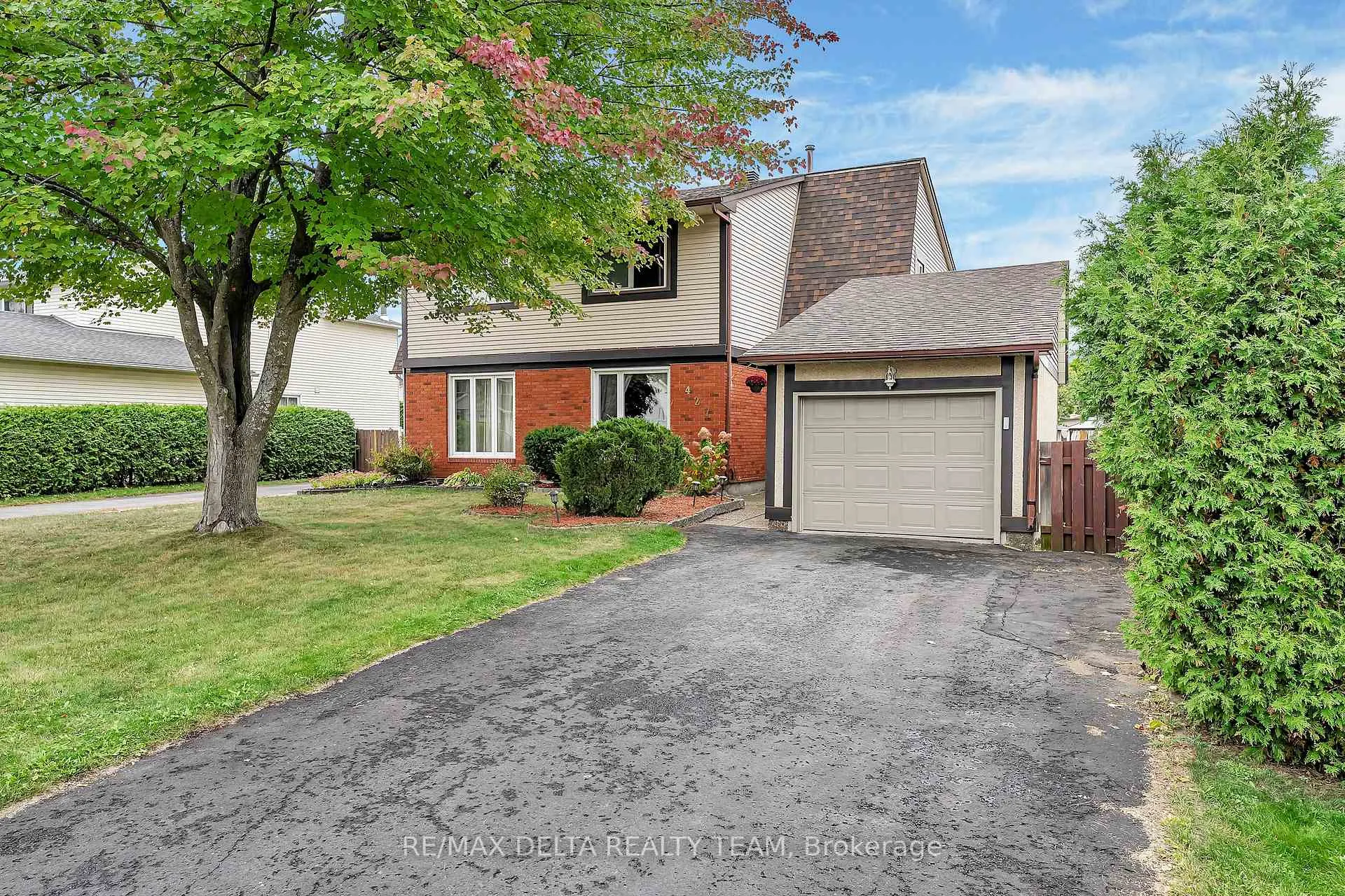 Photo 3 of 427 Mockingbird Drive, Ottawa, Chatelaine Village — HOMEH
