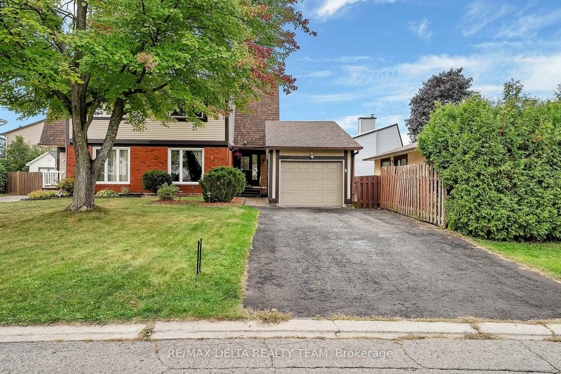 Photo 4 of 427 Mockingbird Drive, Ottawa, Chatelaine Village — HOMEH