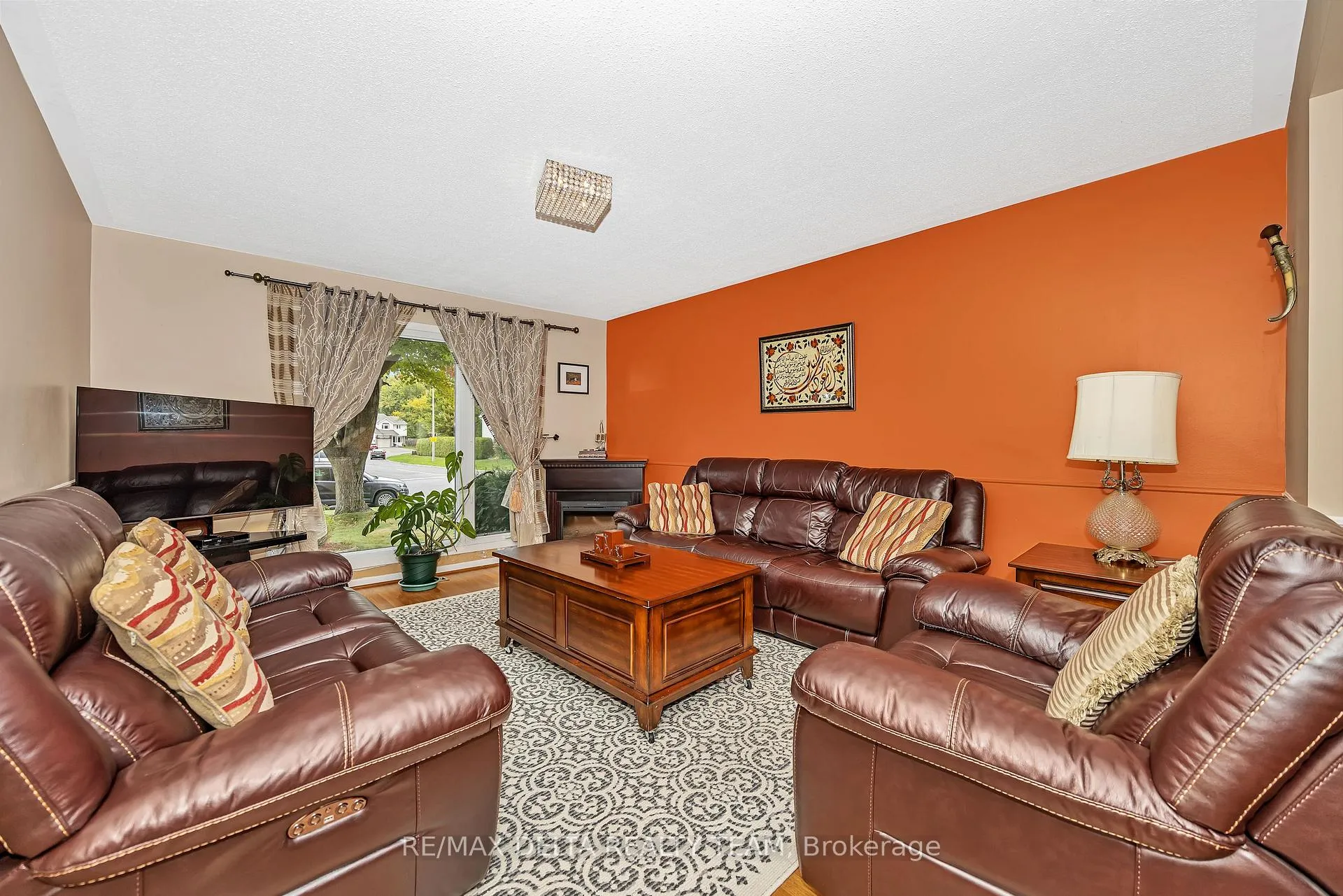 Photo 6 of 427 Mockingbird Drive, Ottawa, Chatelaine Village — HOMEH