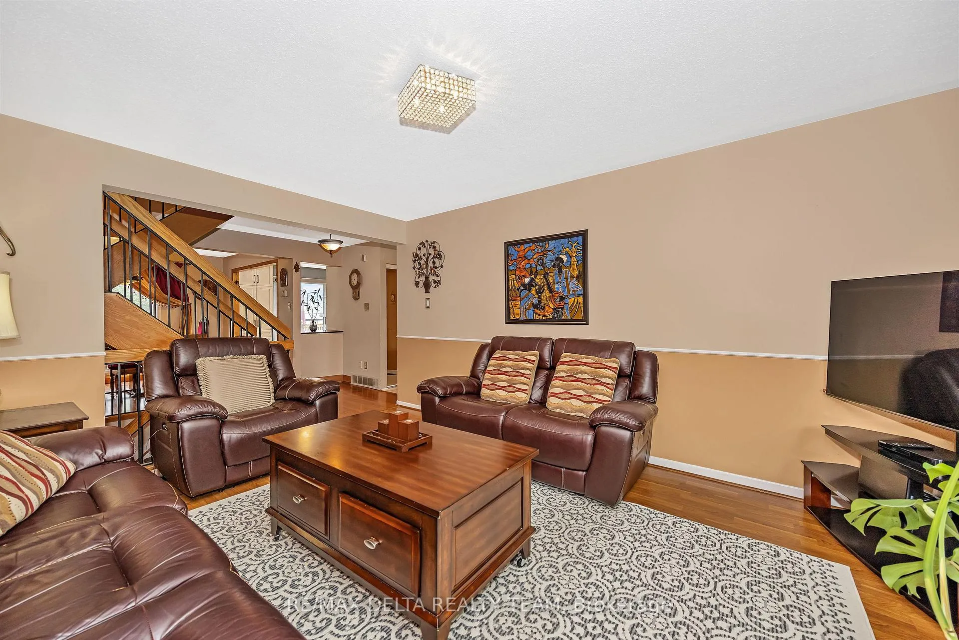 Photo 8 of 427 Mockingbird Drive, Ottawa, Chatelaine Village — HOMEH
