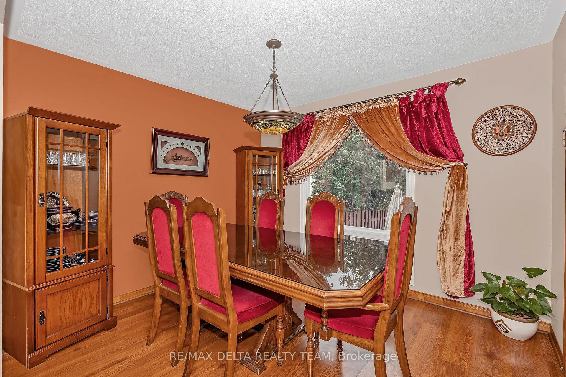 Photo 10 of 427 Mockingbird Drive, Ottawa, Chatelaine Village — HOMEH