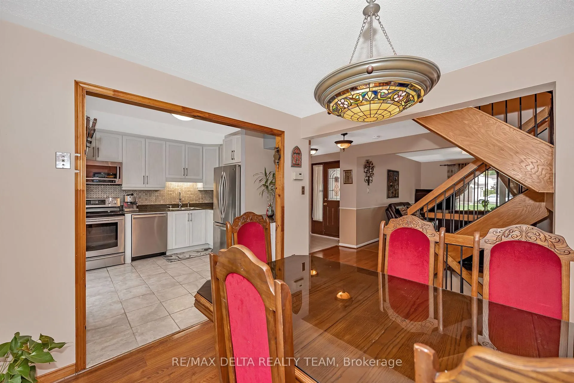 Photo 12 of 427 Mockingbird Drive, Ottawa, Chatelaine Village — HOMEH
