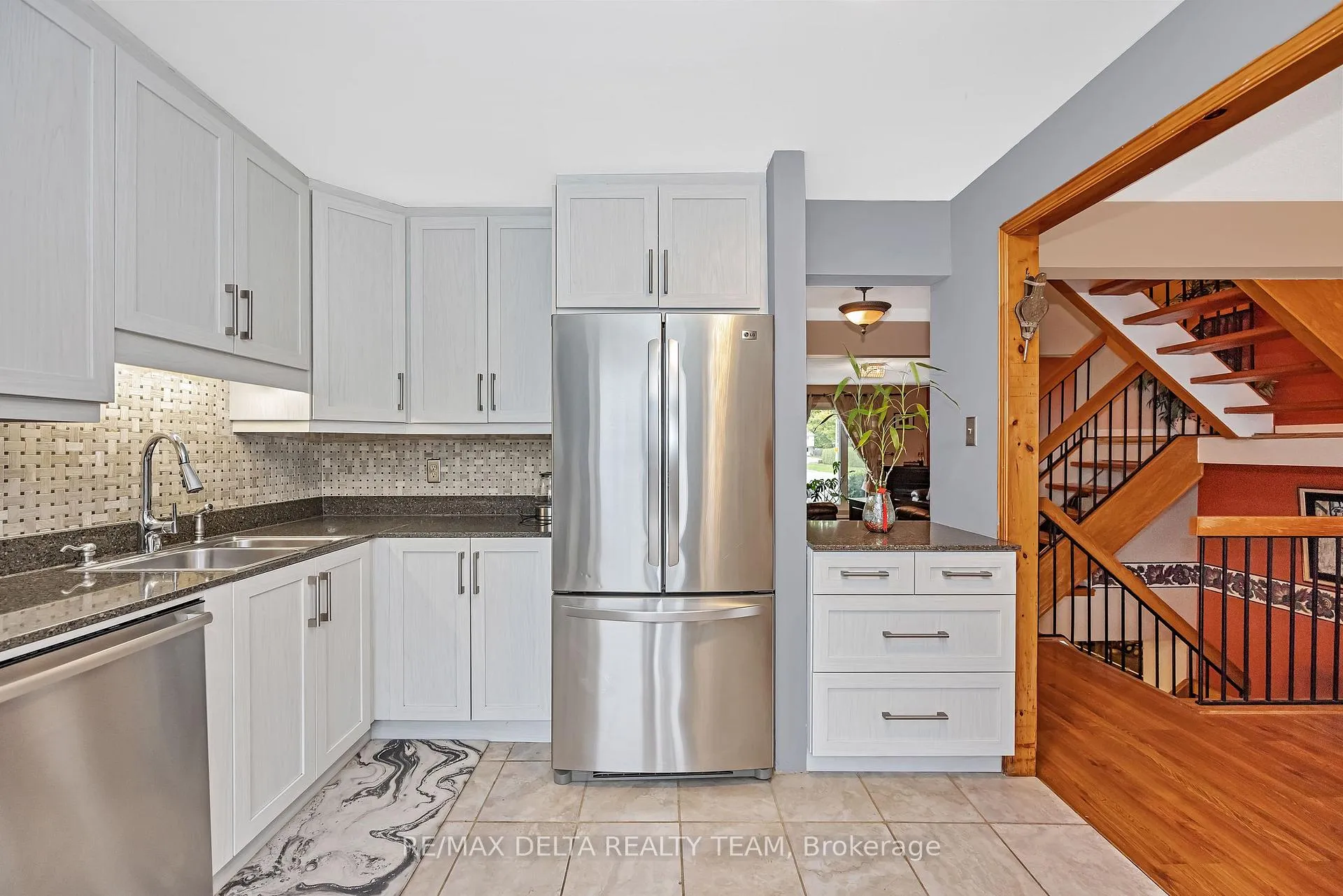 Photo 16 of 427 Mockingbird Drive, Ottawa, Chatelaine Village — HOMEH