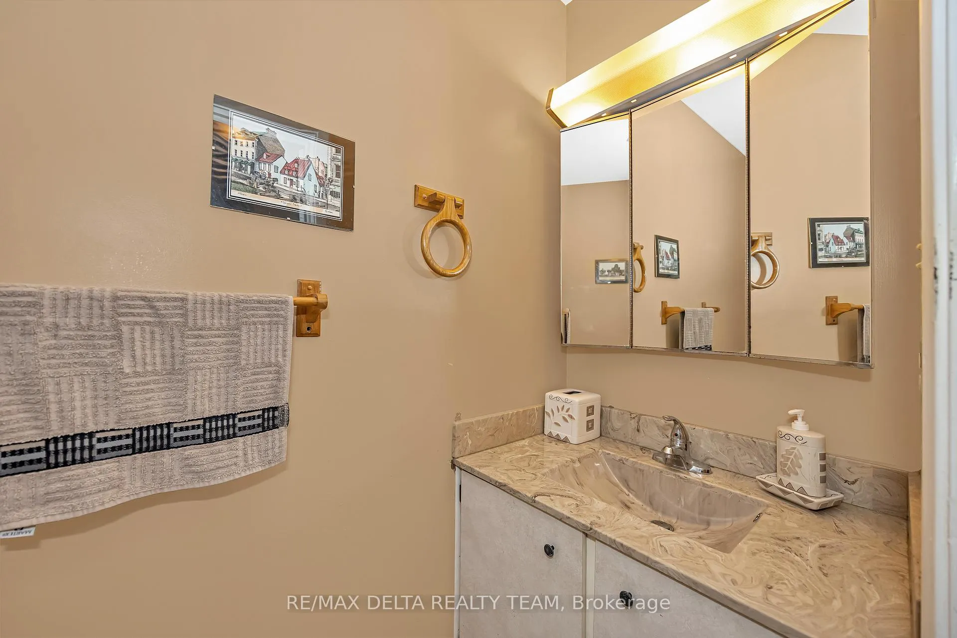 Photo 17 of 427 Mockingbird Drive, Ottawa, Chatelaine Village — HOMEH