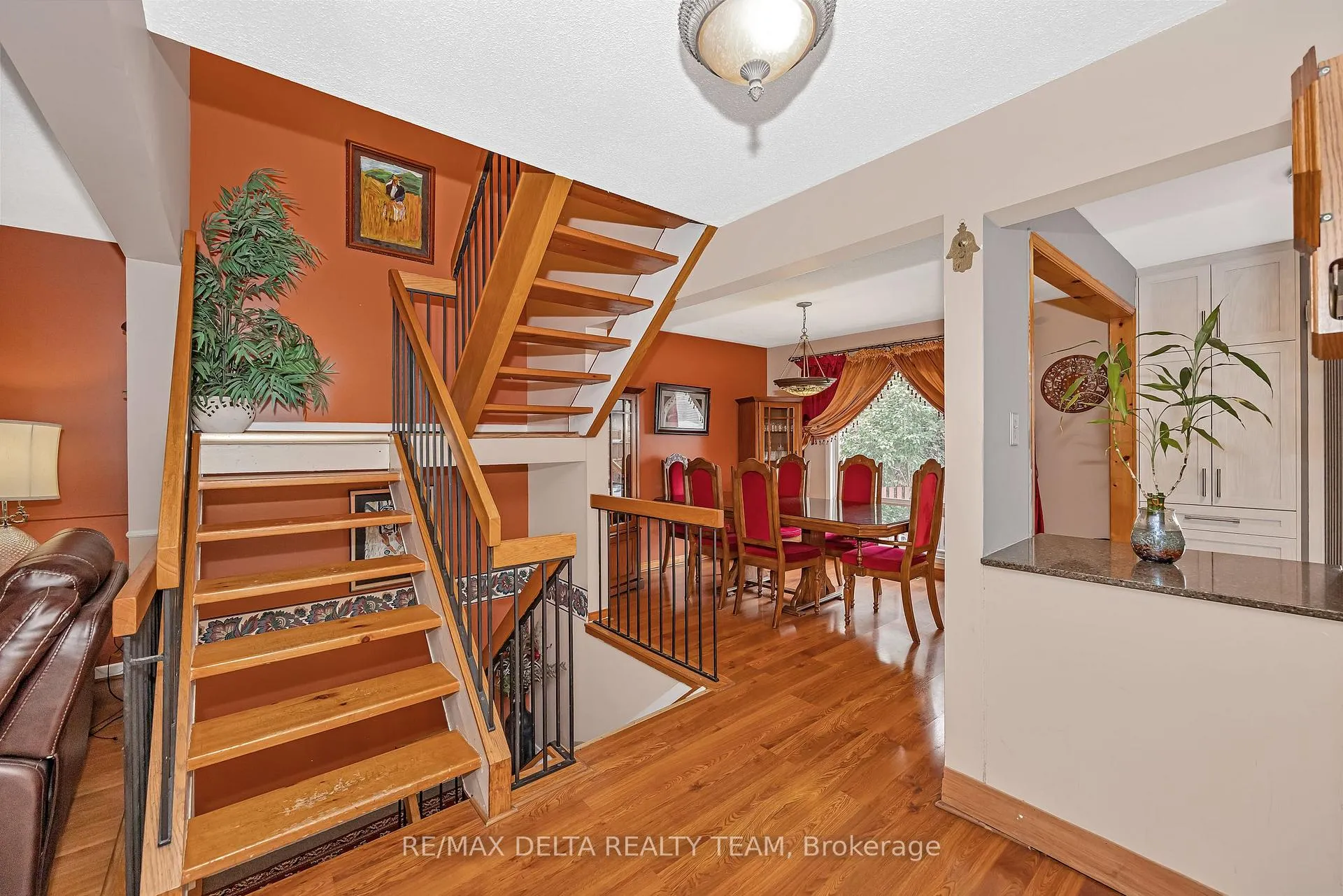 Photo 18 of 427 Mockingbird Drive, Ottawa, Chatelaine Village — HOMEH