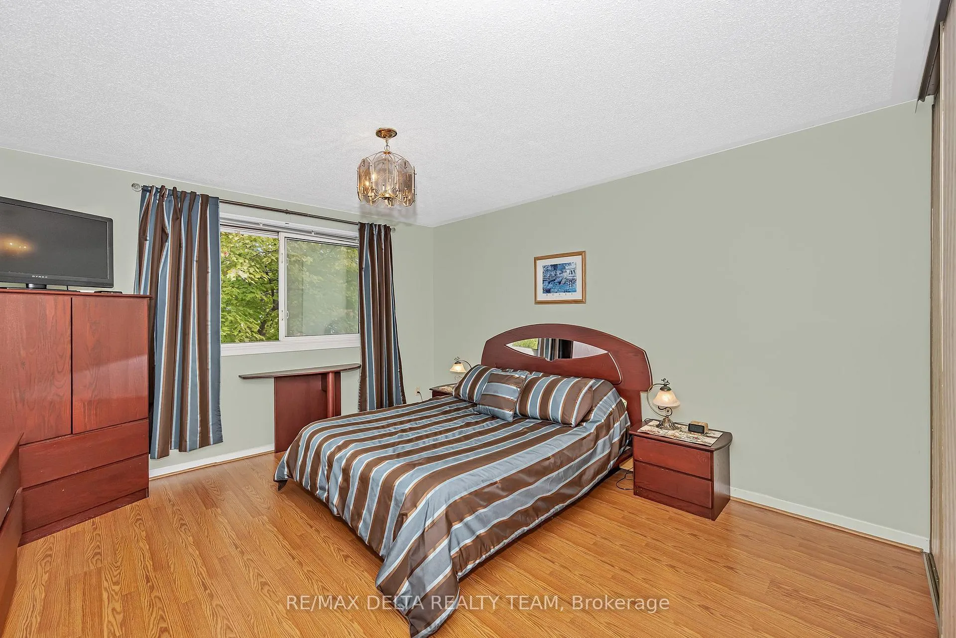 Photo 19 of 427 Mockingbird Drive, Ottawa, Chatelaine Village — HOMEH