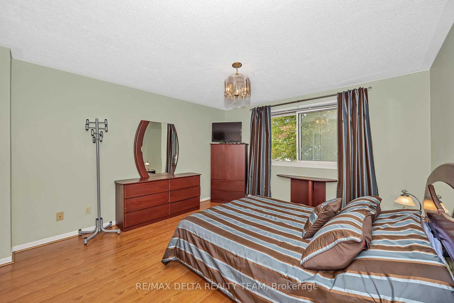 Photo 20 of 427 Mockingbird Drive, Ottawa, Chatelaine Village — HOMEH