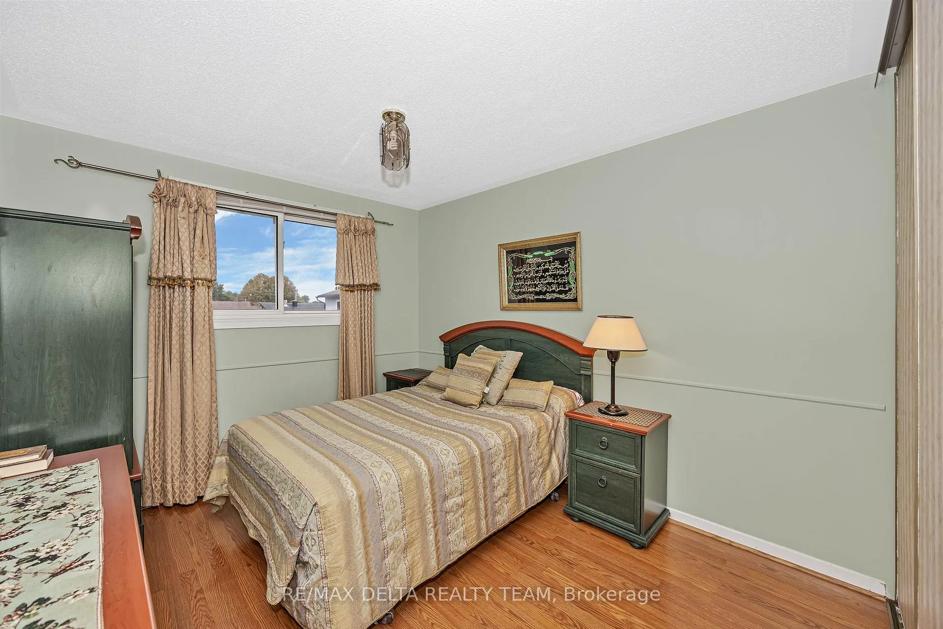 Photo 21 of 427 Mockingbird Drive, Ottawa, Chatelaine Village — HOMEH