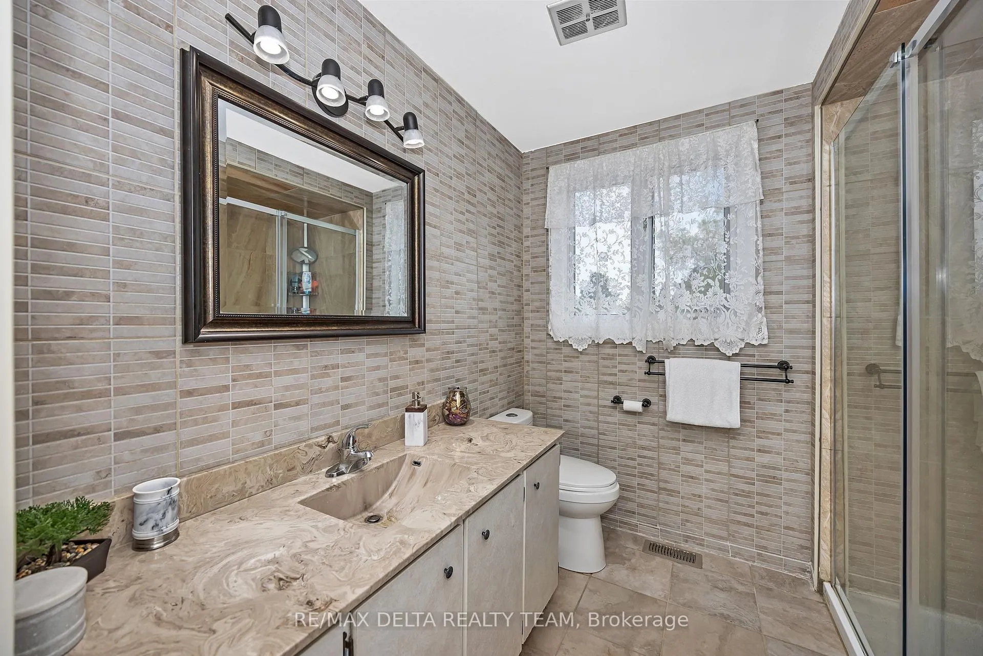 Photo 22 of 427 Mockingbird Drive, Ottawa, Chatelaine Village — HOMEH