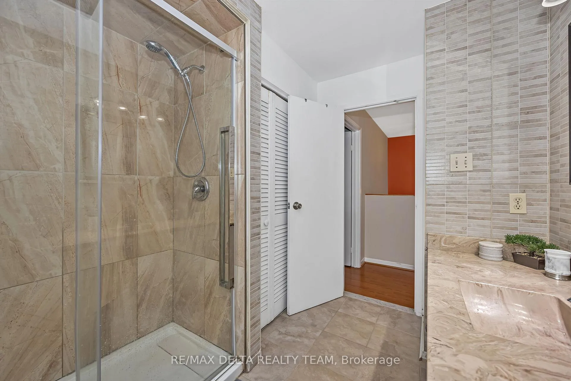 Photo 23 of 427 Mockingbird Drive, Ottawa, Chatelaine Village — HOMEH