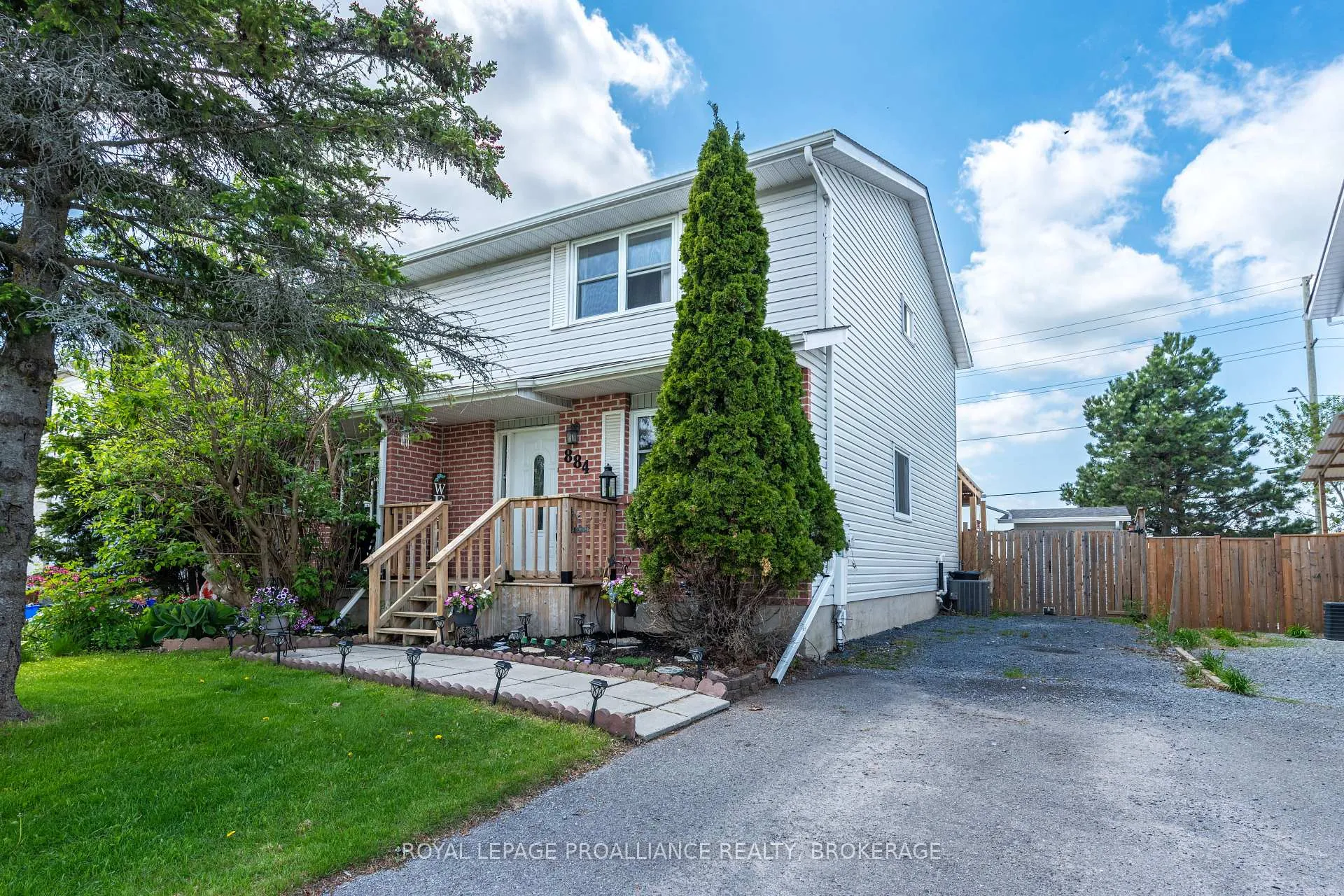 Photo 1 of 884 Larchwood Crescent, Kingston, City Northwest — HOMEH
