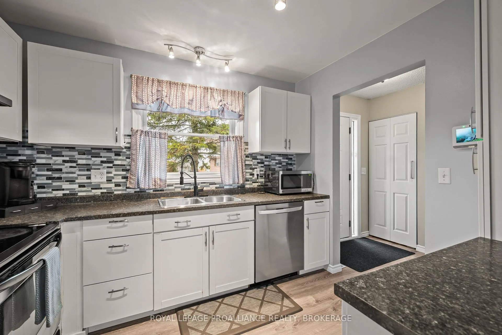 Photo 4 of 884 Larchwood Crescent, Kingston, City Northwest — HOMEH