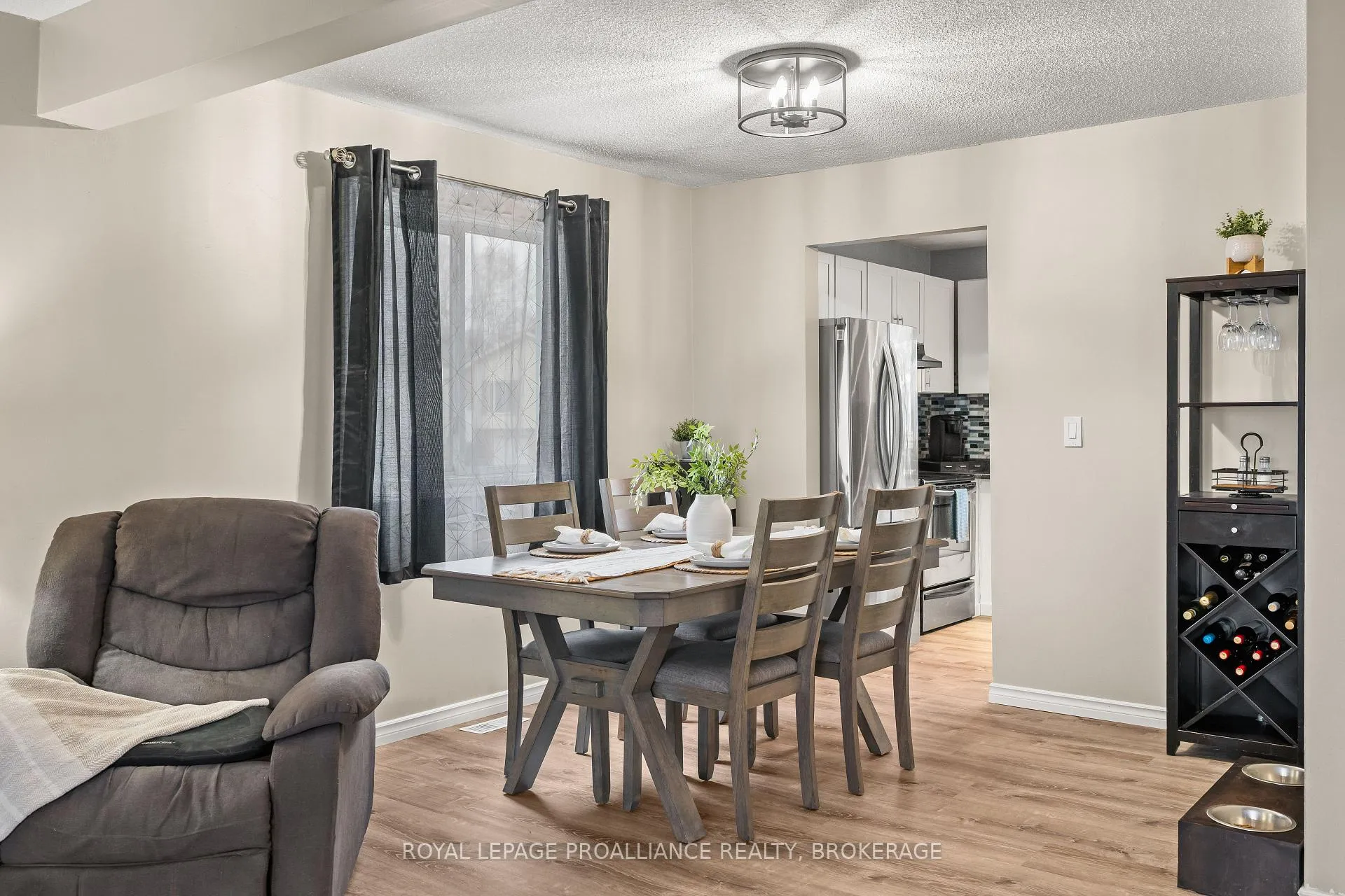 Photo 5 of 884 Larchwood Crescent, Kingston, City Northwest — HOMEH