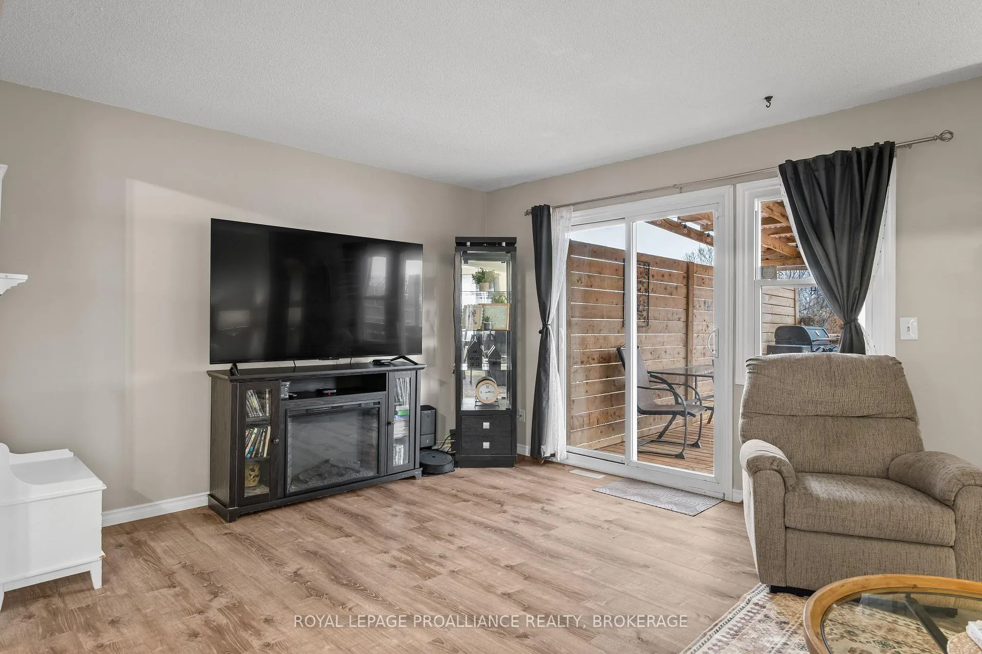 Photo 8 of 884 Larchwood Crescent, Kingston, City Northwest — HOMEH