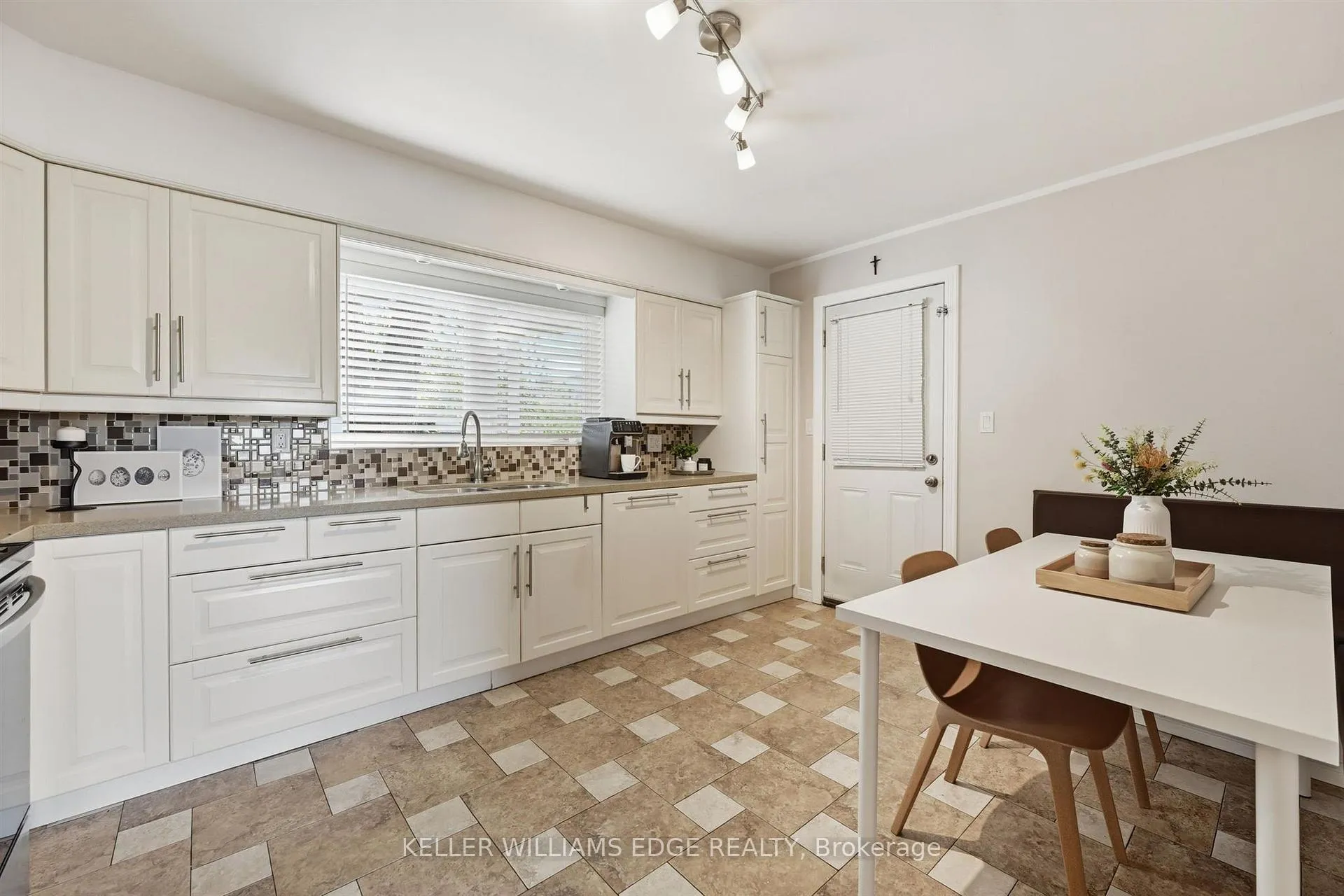Photo 8 of 2441 Barclay Road, Burlington, Brant — HOMEH