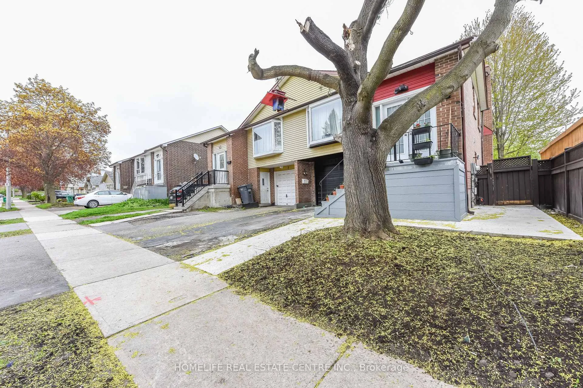 Photo 3 of 5 Bay Crest Drive, Brampton, Heart Lake East — HOMEH