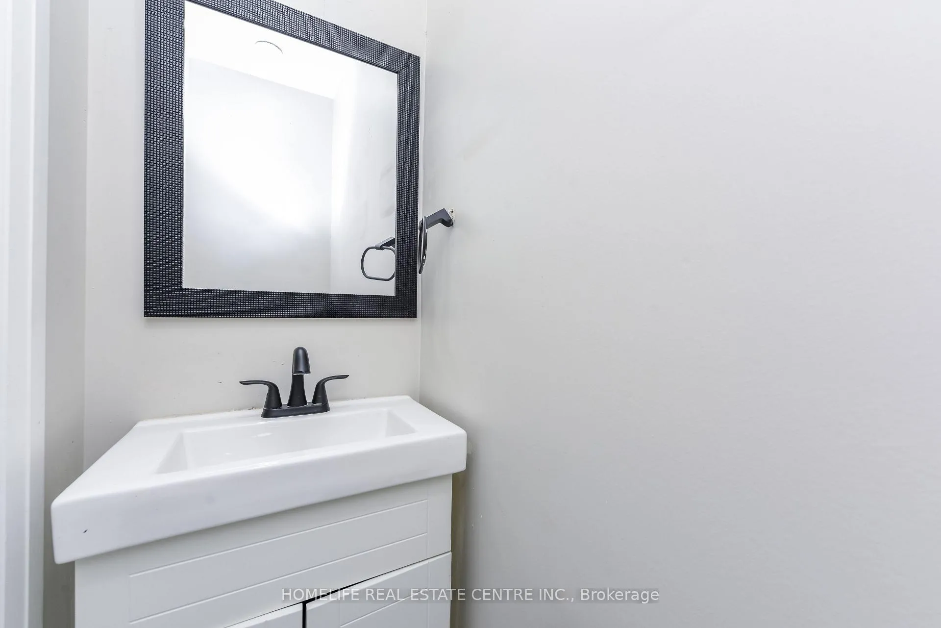 Photo 6 of 5 Bay Crest Drive, Brampton, Heart Lake East — HOMEH