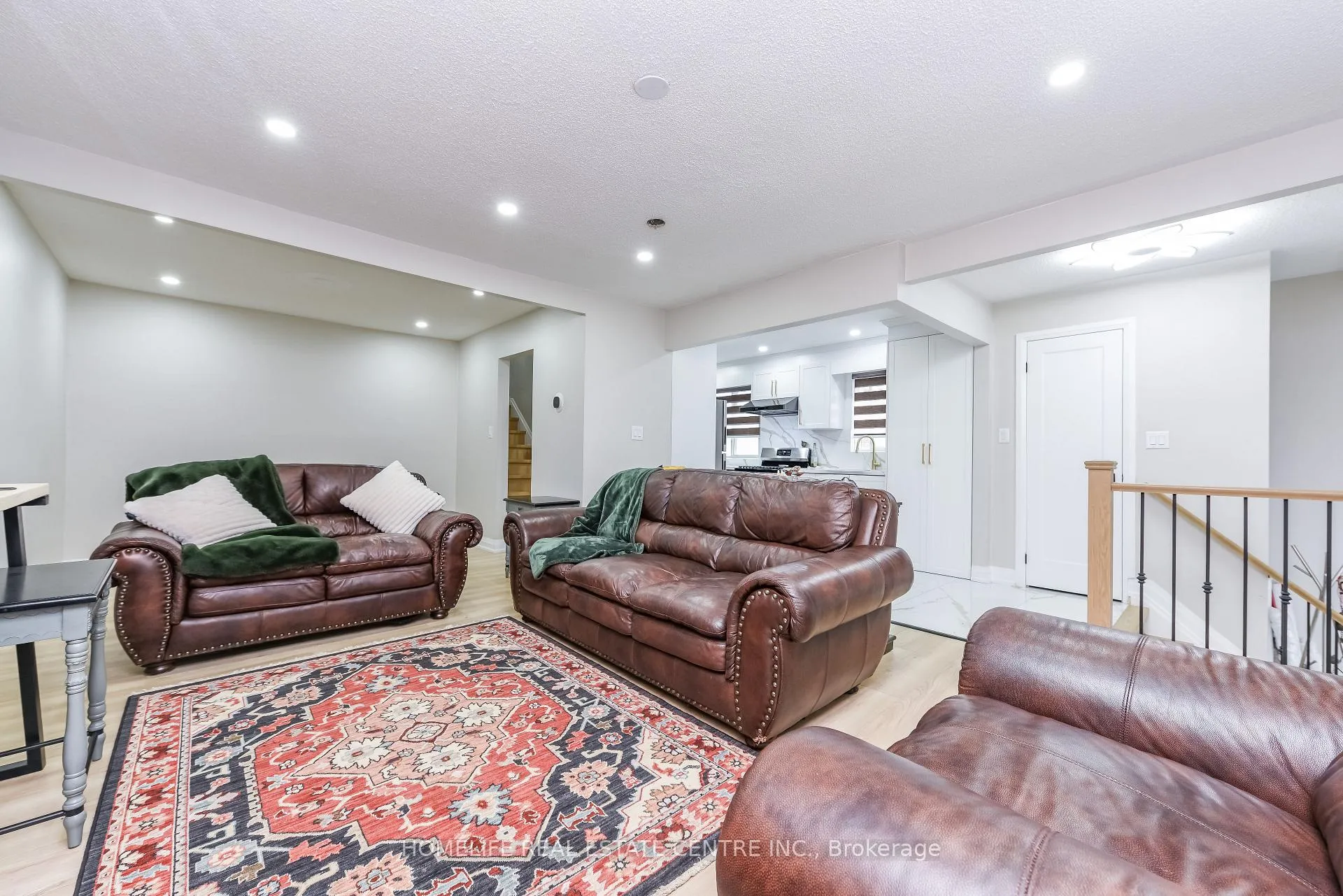 Photo 11 of 5 Bay Crest Drive, Brampton, Heart Lake East — HOMEH