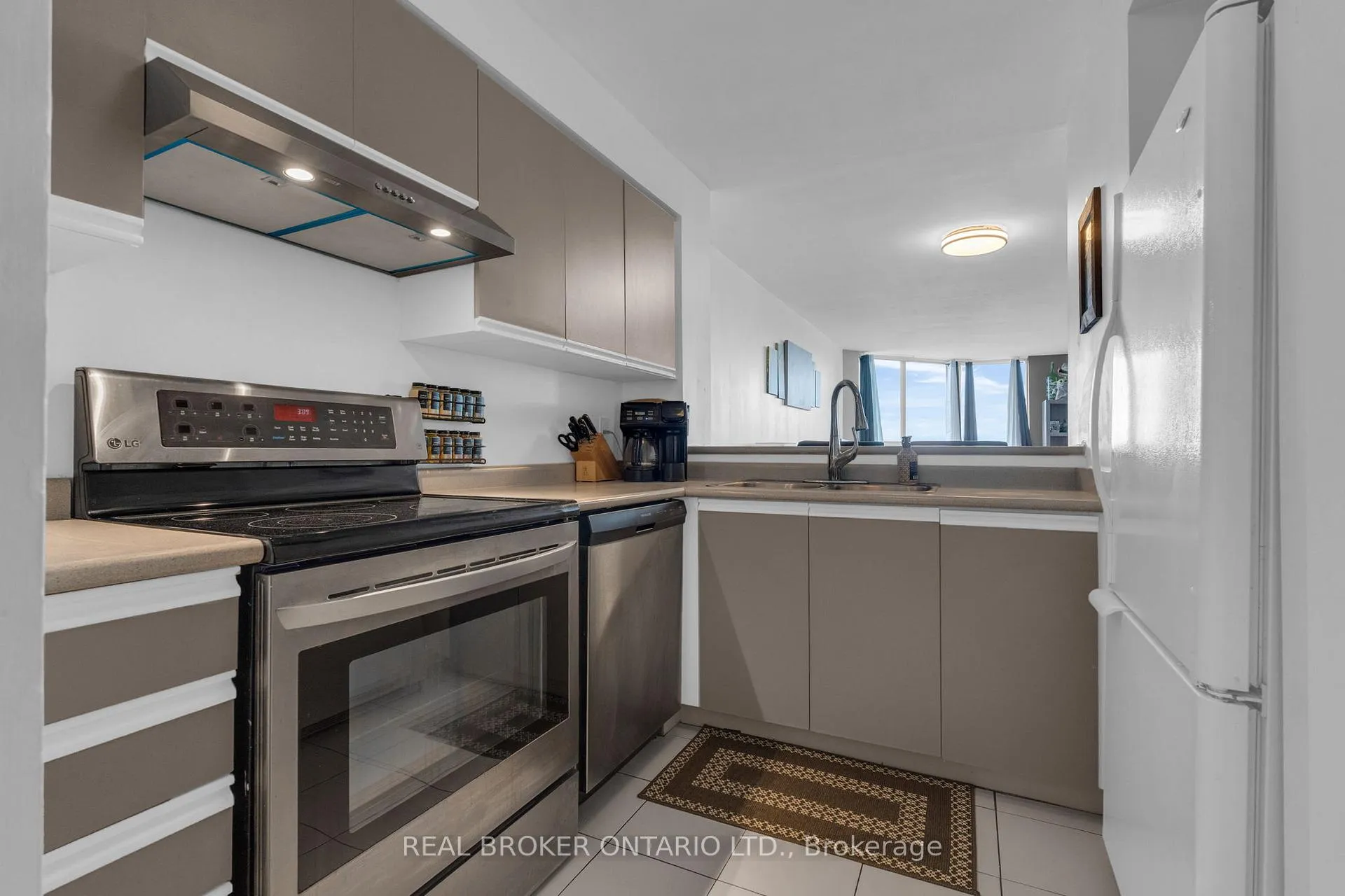 Photo 4 of Unit 704, 140 Dunlop Street E, Barrie, City Centre — HOMEH