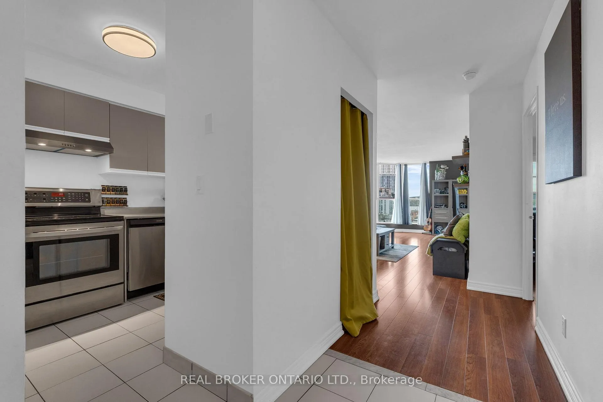 Photo 5 of Unit 704, 140 Dunlop Street E, Barrie, City Centre — HOMEH