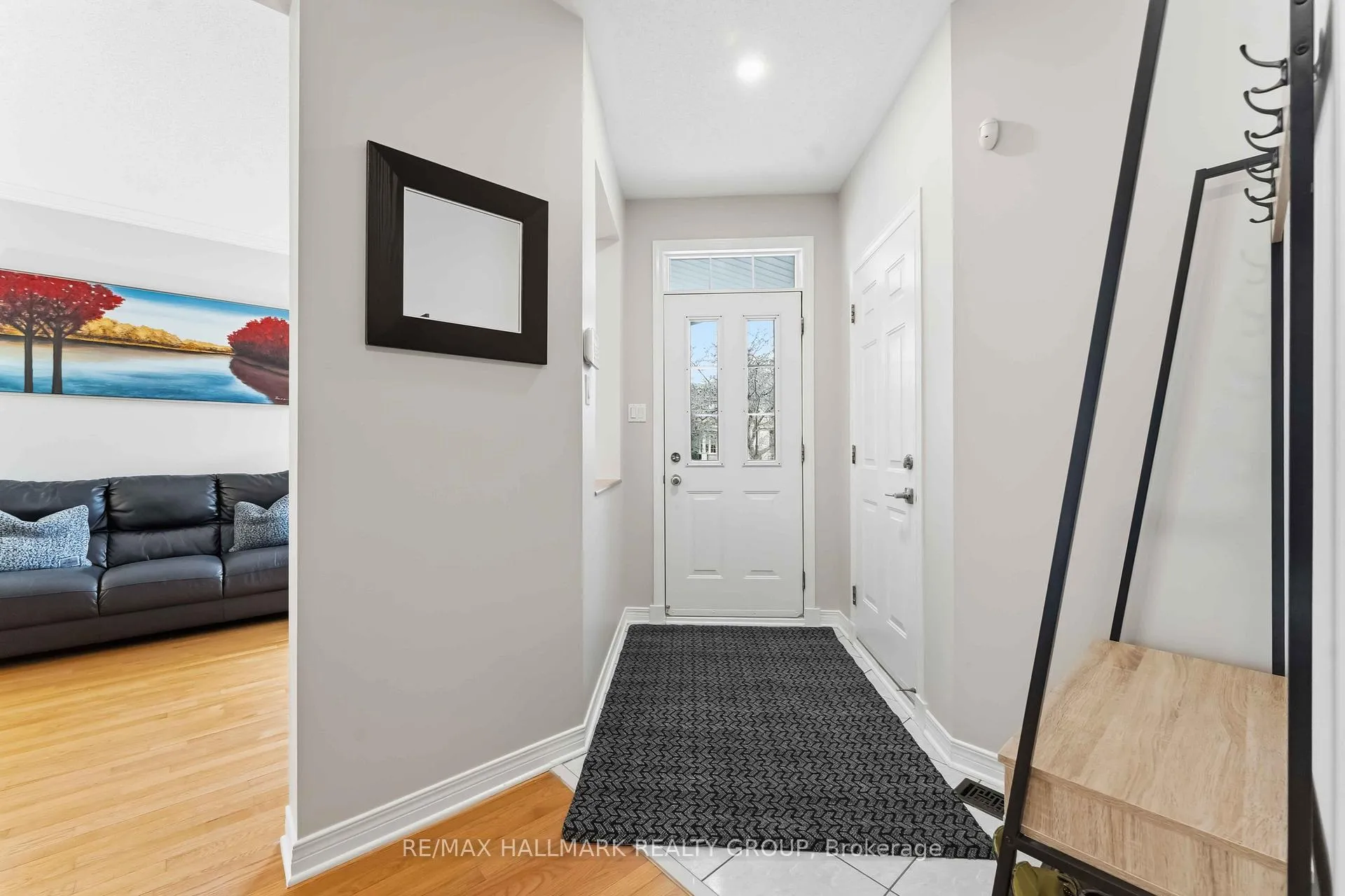 Photo 3 of 22 Oak Grove Street, Ottawa, Barrhaven East — HOMEH