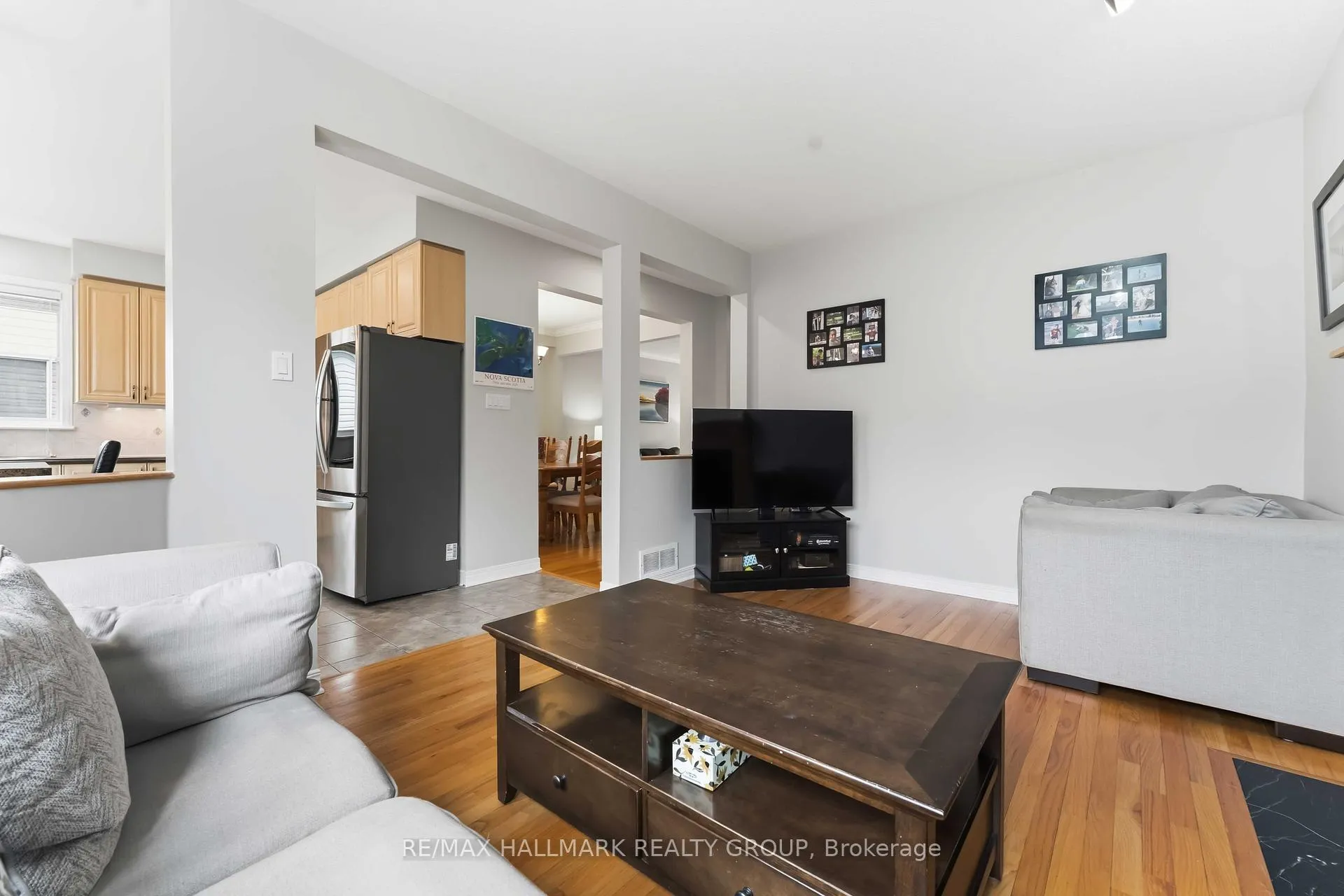 Photo 5 of 22 Oak Grove Street, Ottawa, Barrhaven East — HOMEH