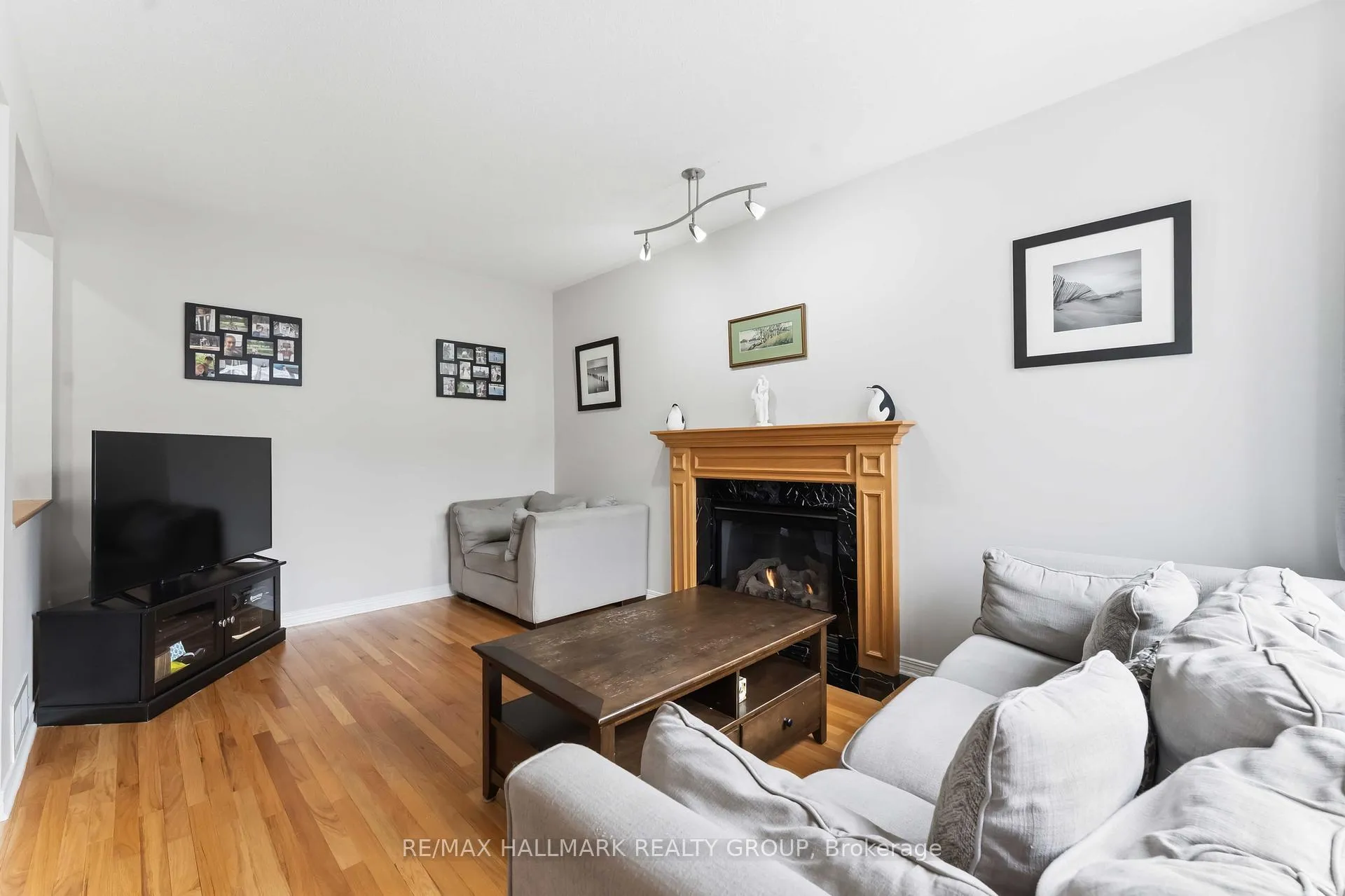 Photo 6 of 22 Oak Grove Street, Ottawa, Barrhaven East — HOMEH