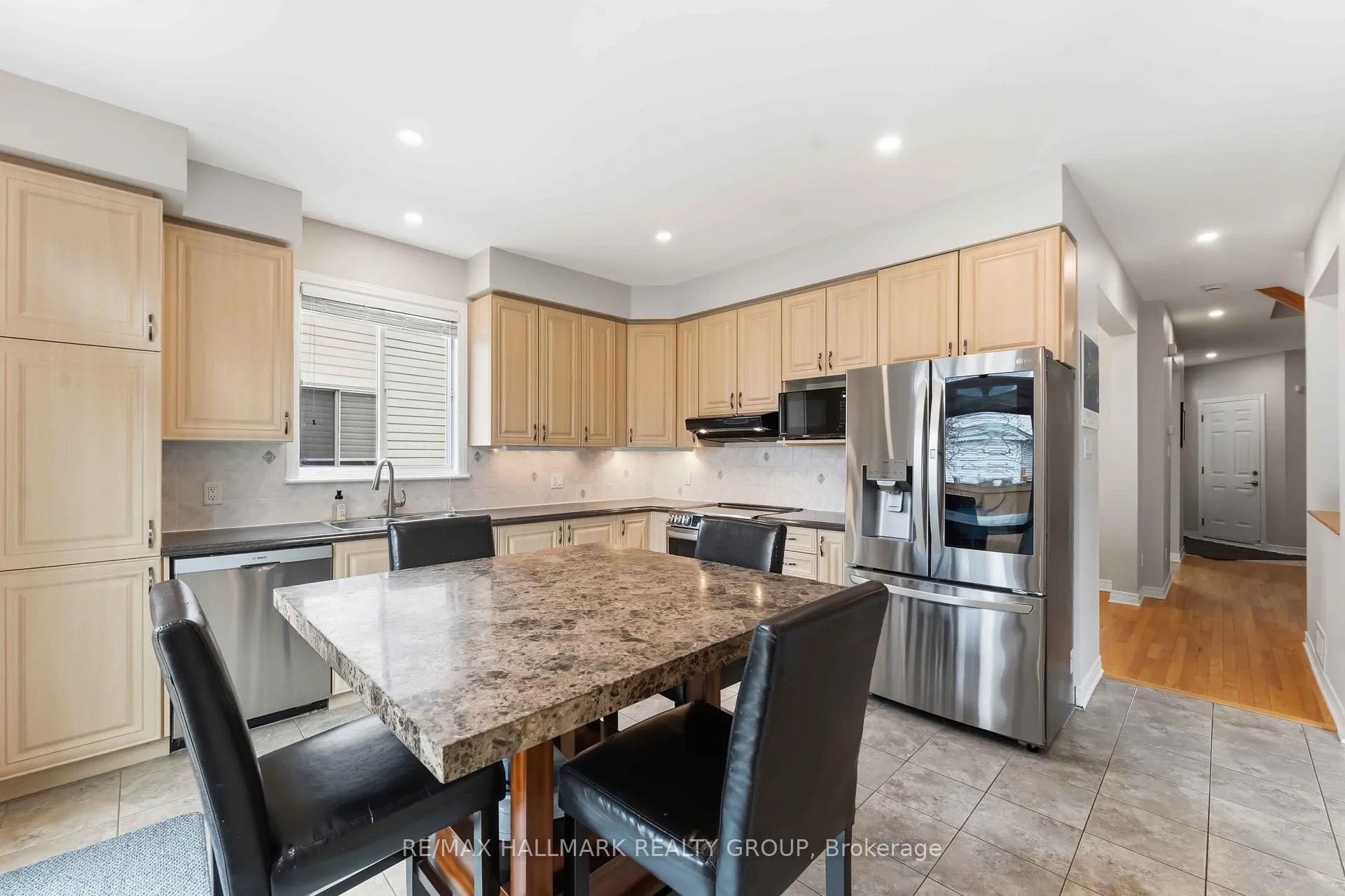 Photo 8 of 22 Oak Grove Street, Ottawa, Barrhaven East — HOMEH