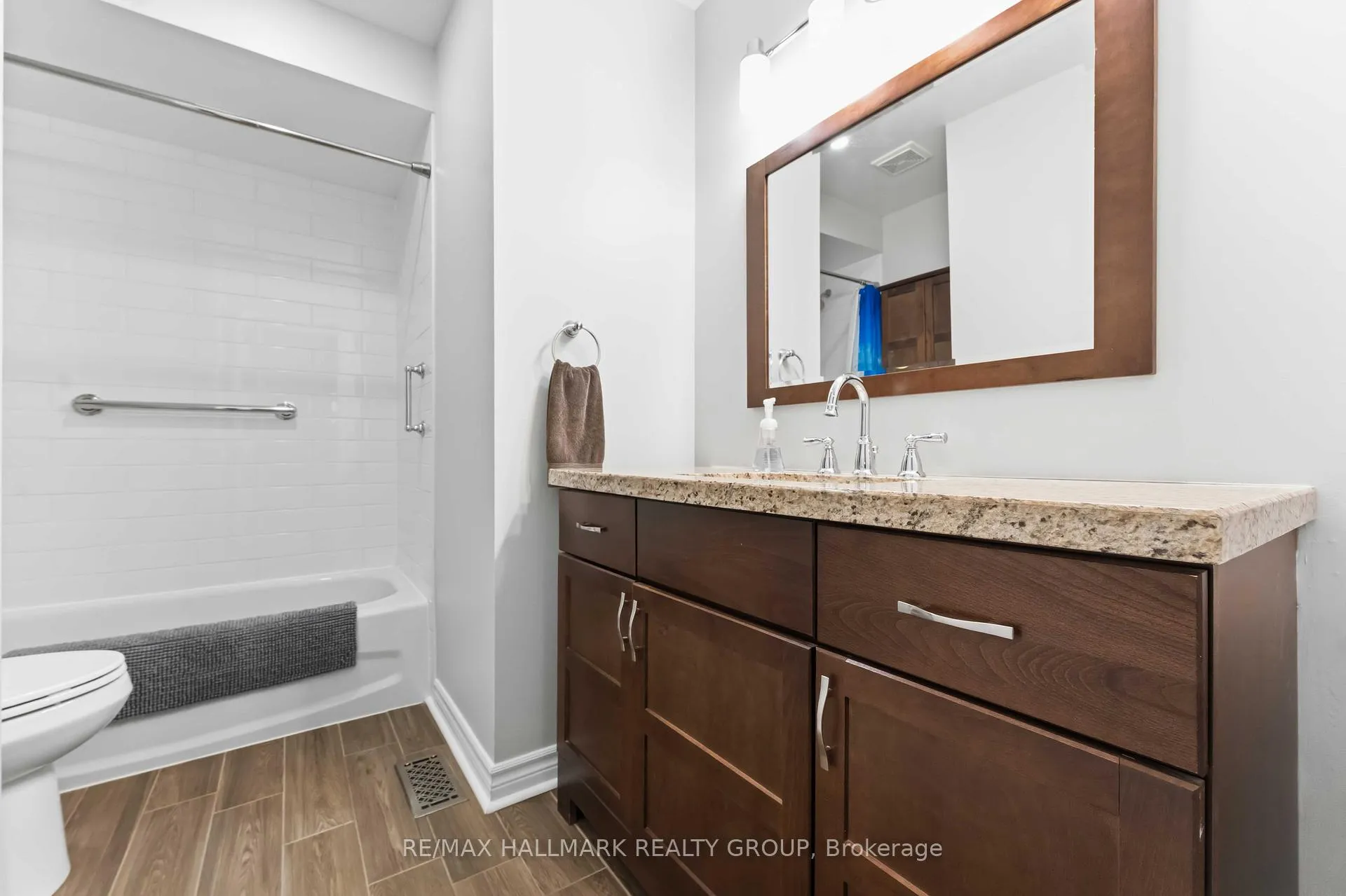 Photo 16 of 22 Oak Grove Street, Ottawa, Barrhaven East — HOMEH