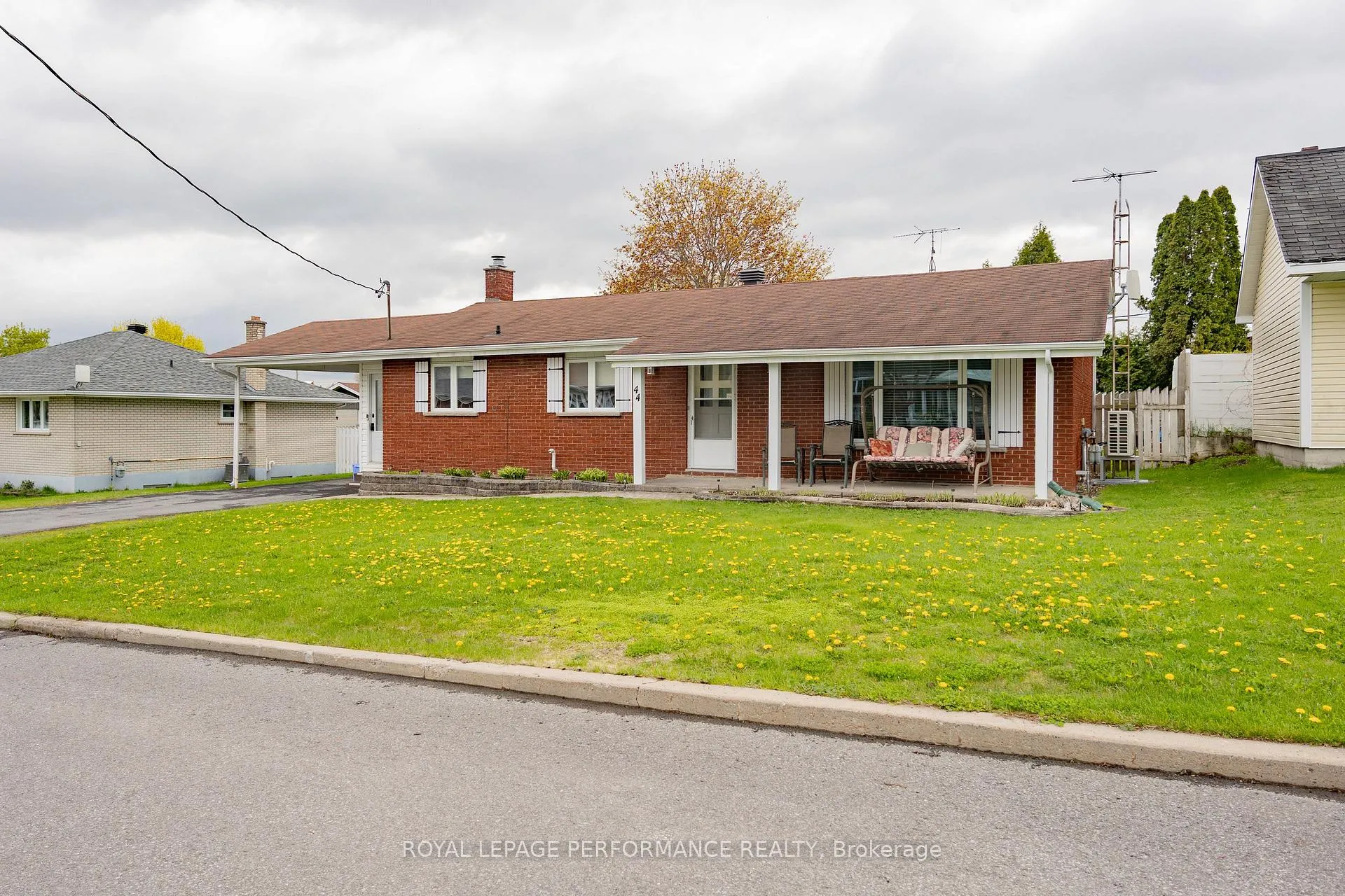 Photo 2 of 44 Victoria Street W, North Glengarry, Alexandria — HOMEH