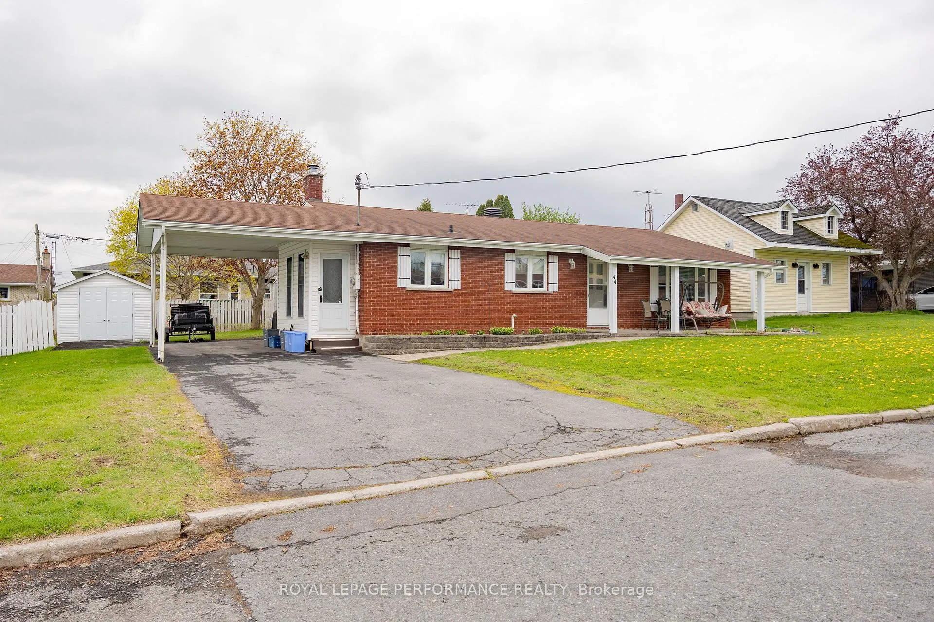 Photo 3 of 44 Victoria Street W, North Glengarry, Alexandria — HOMEH